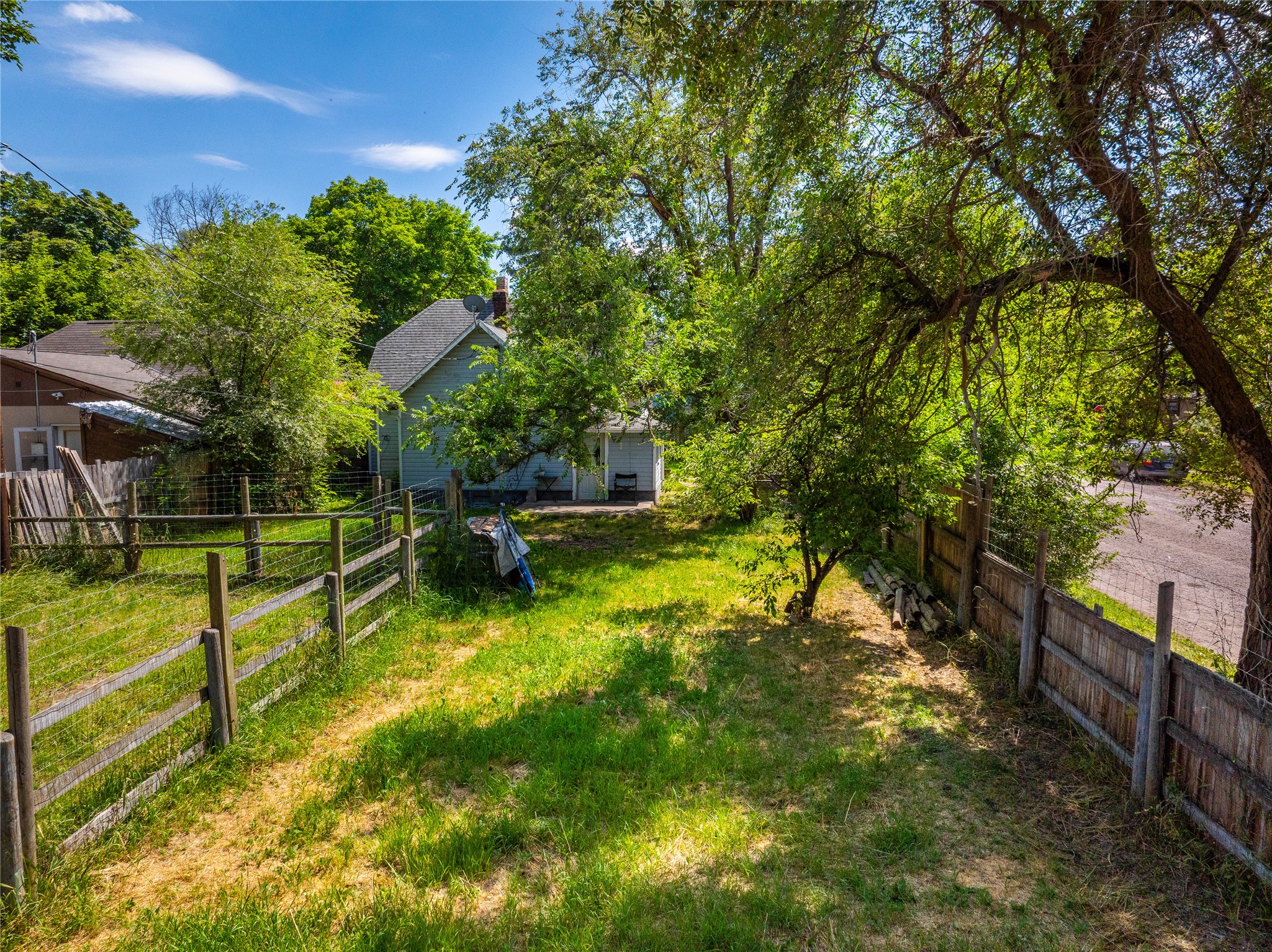 116 6th Avenue W