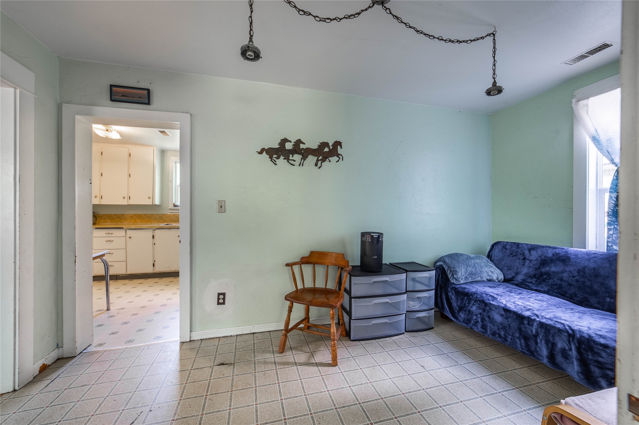 116 6th Avenue W