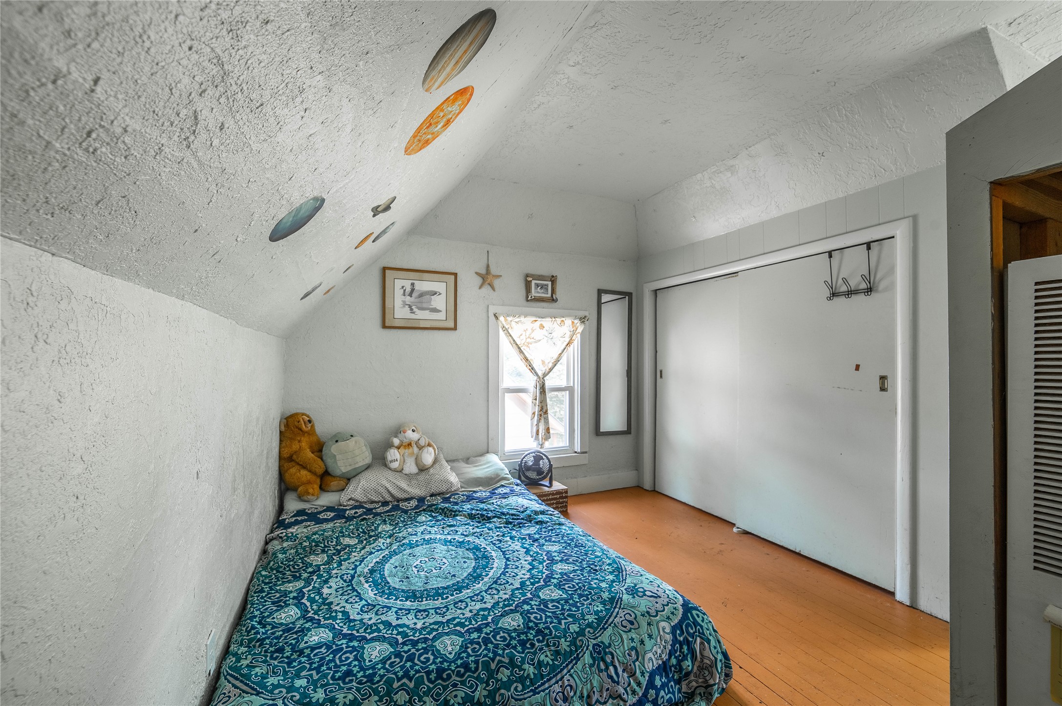 116 6th Avenue W