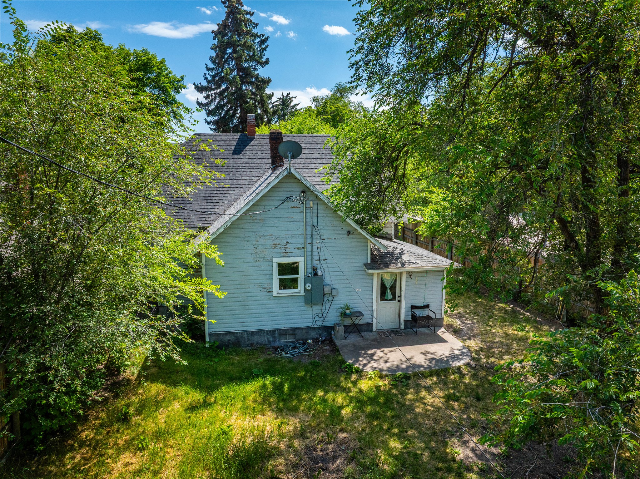 116 6th Avenue W