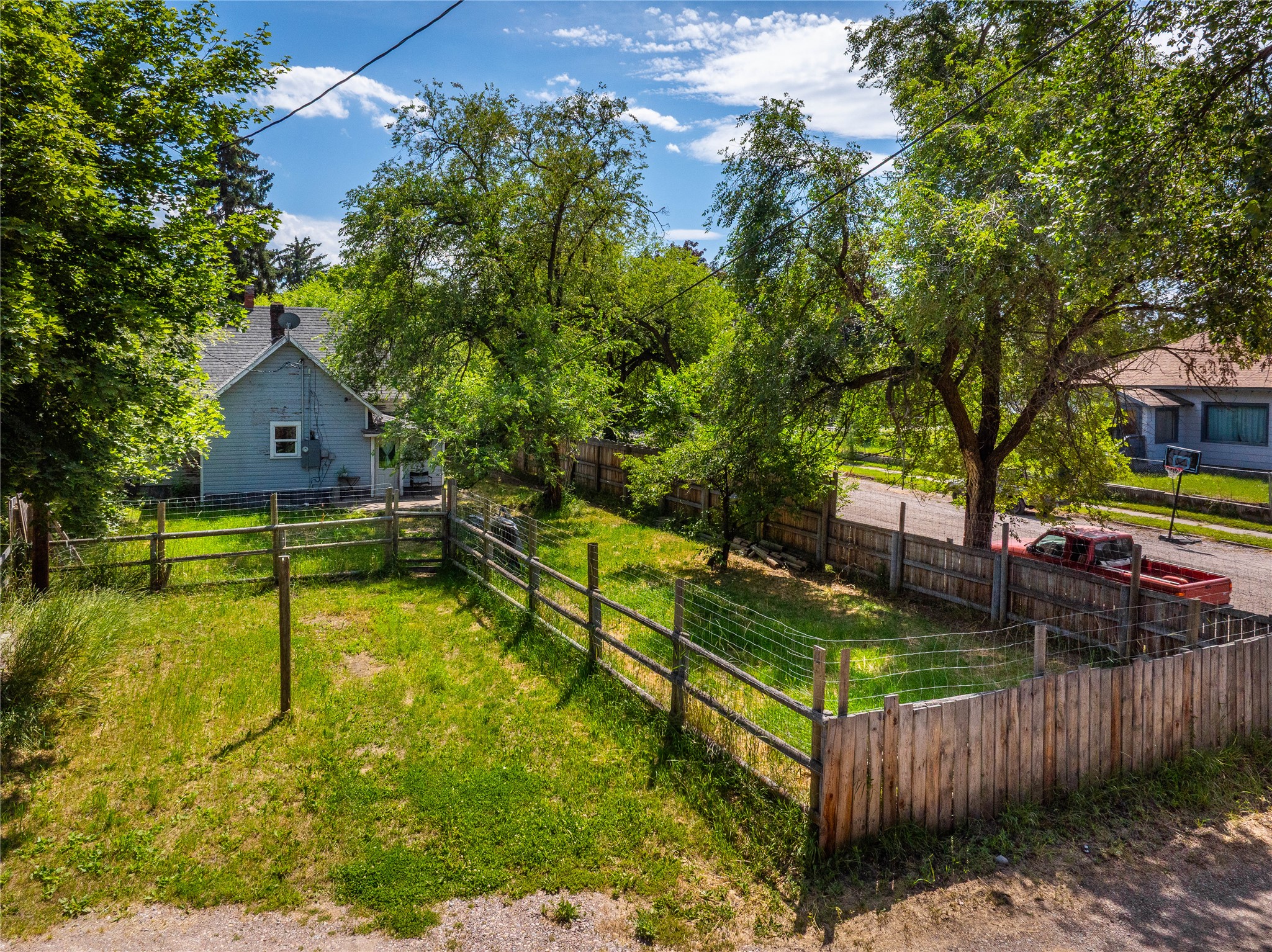 116 6th Avenue W
