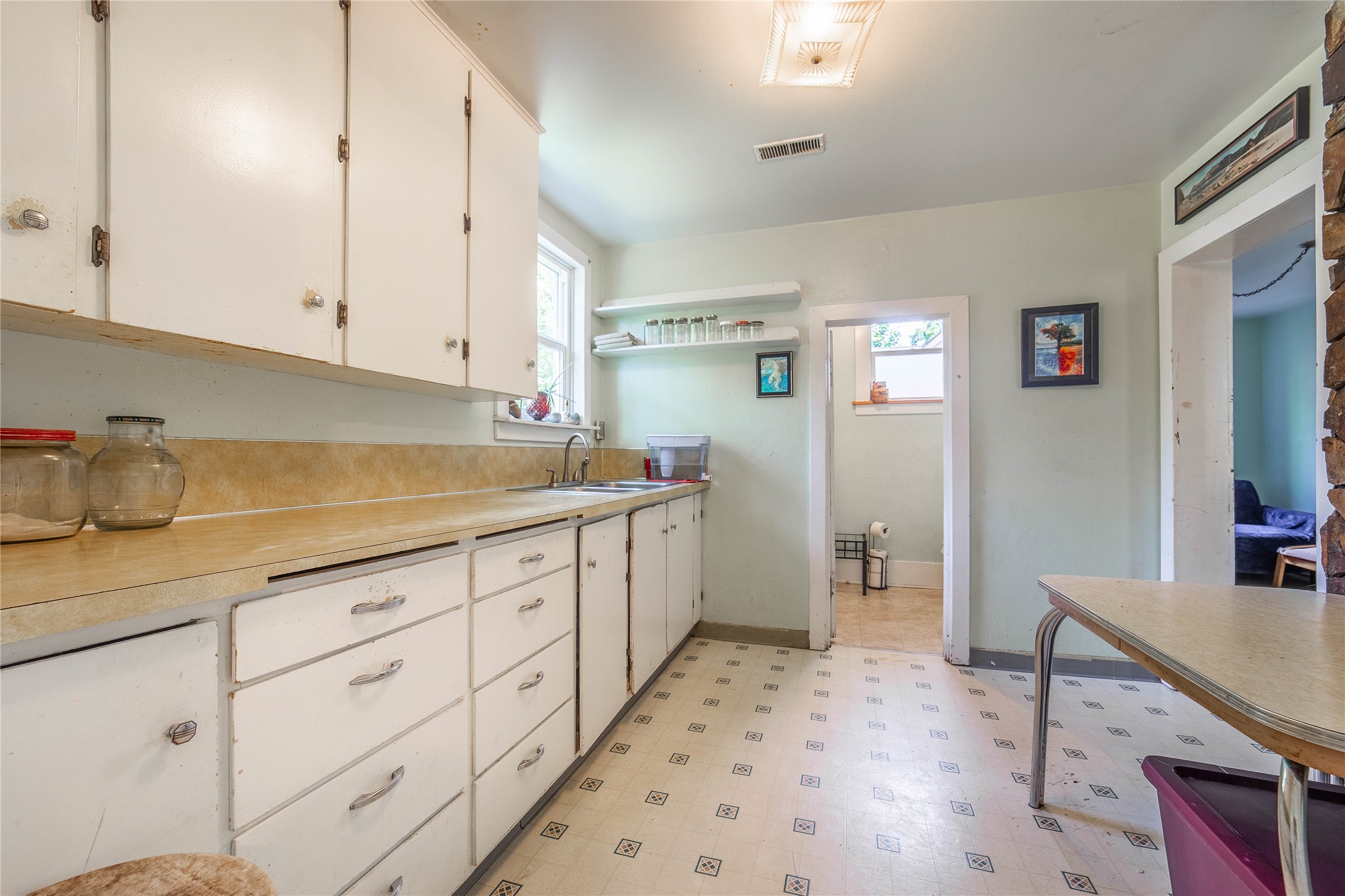 116 6th Avenue W
