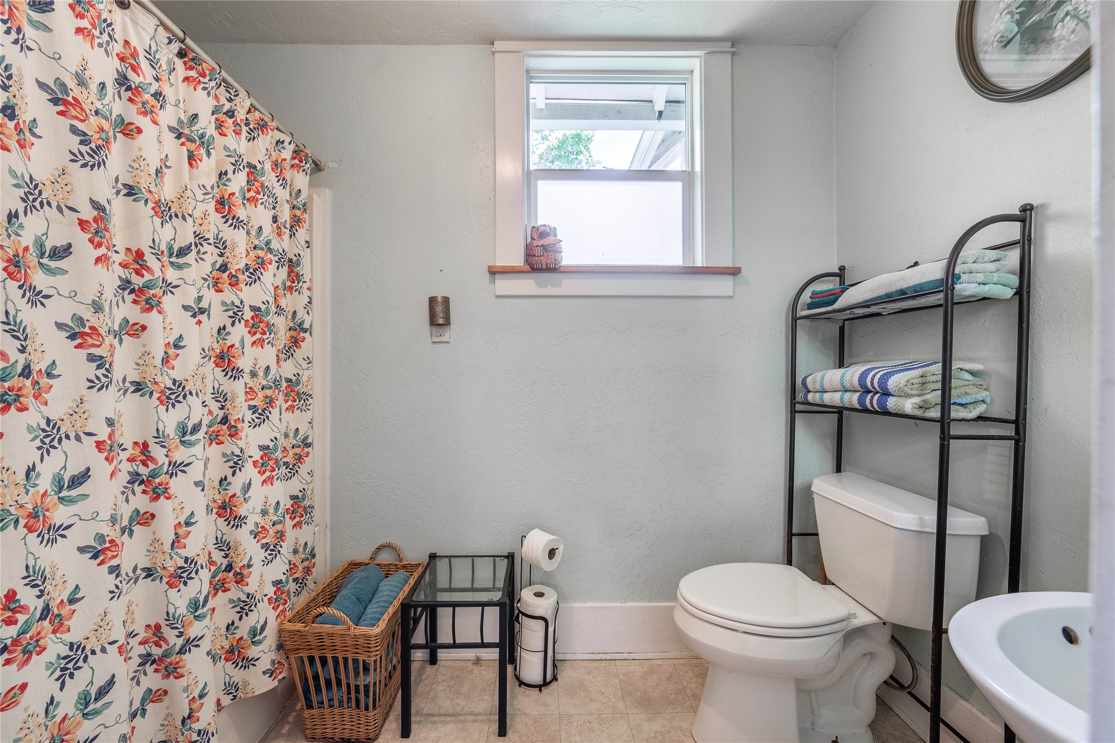 116 6th Avenue W