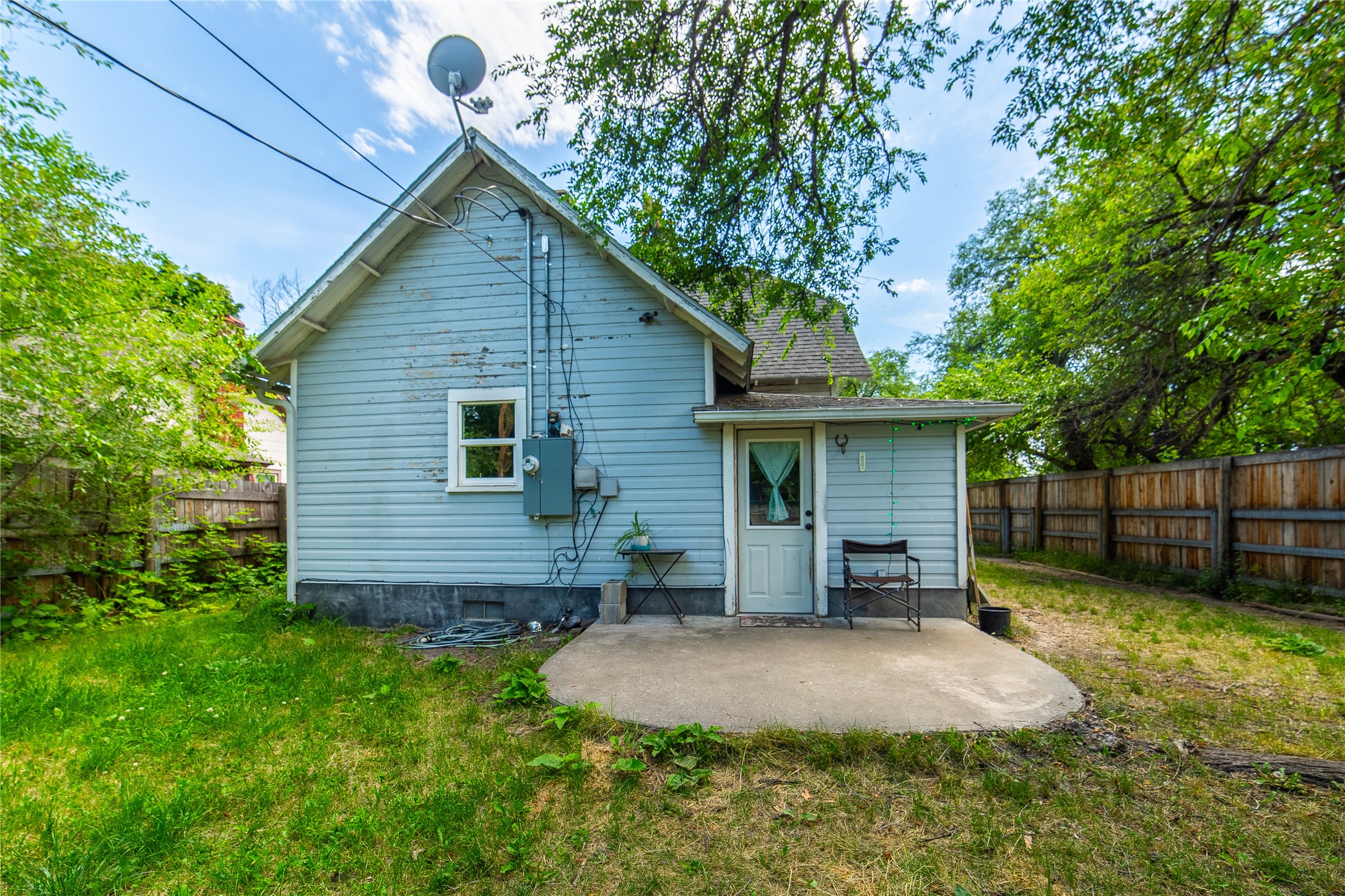 116 6th Avenue W