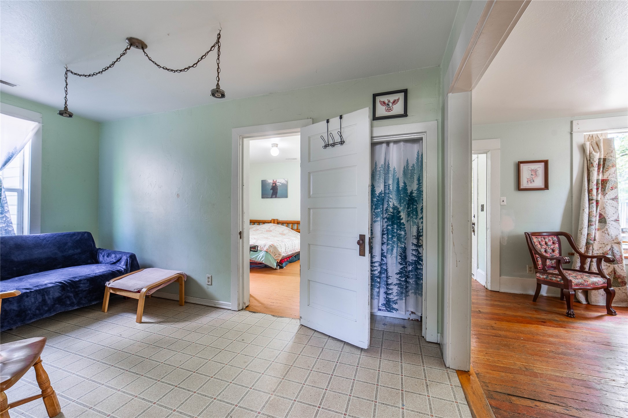 116 6th Avenue W
