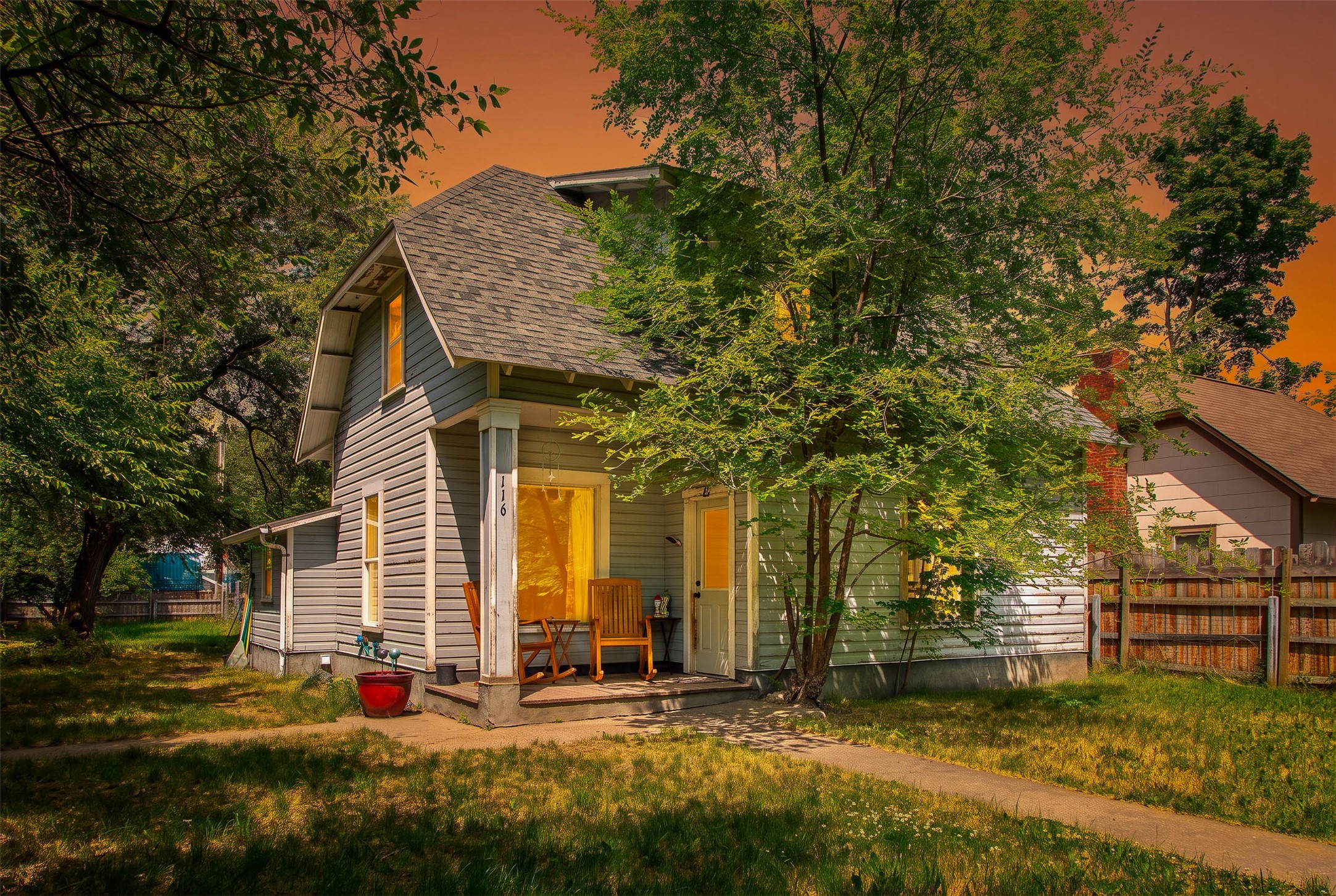 116 6th Avenue W