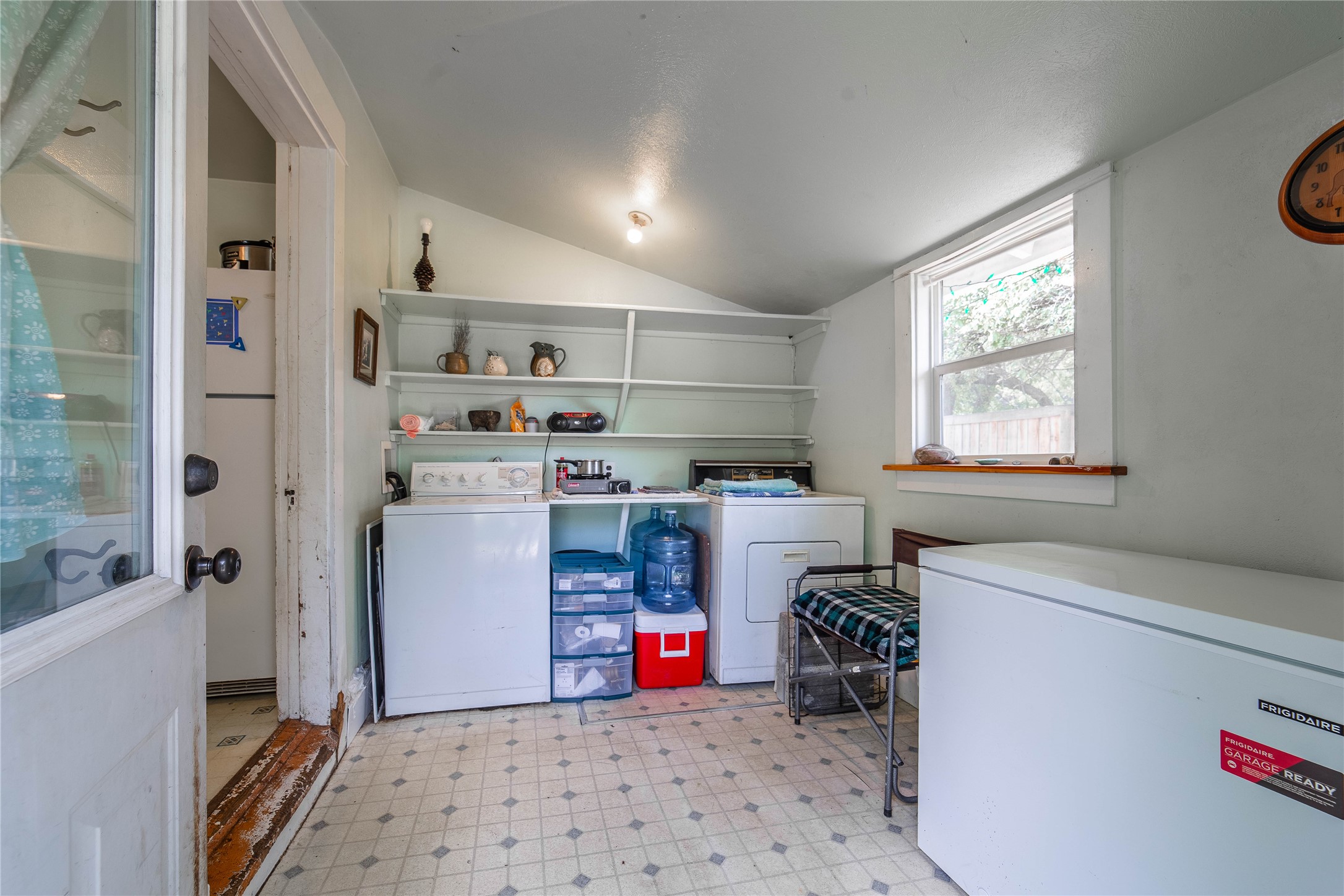 116 6th Avenue W