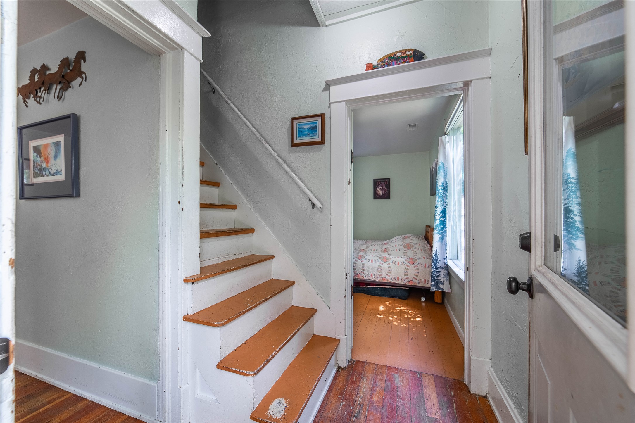 116 6th Avenue W