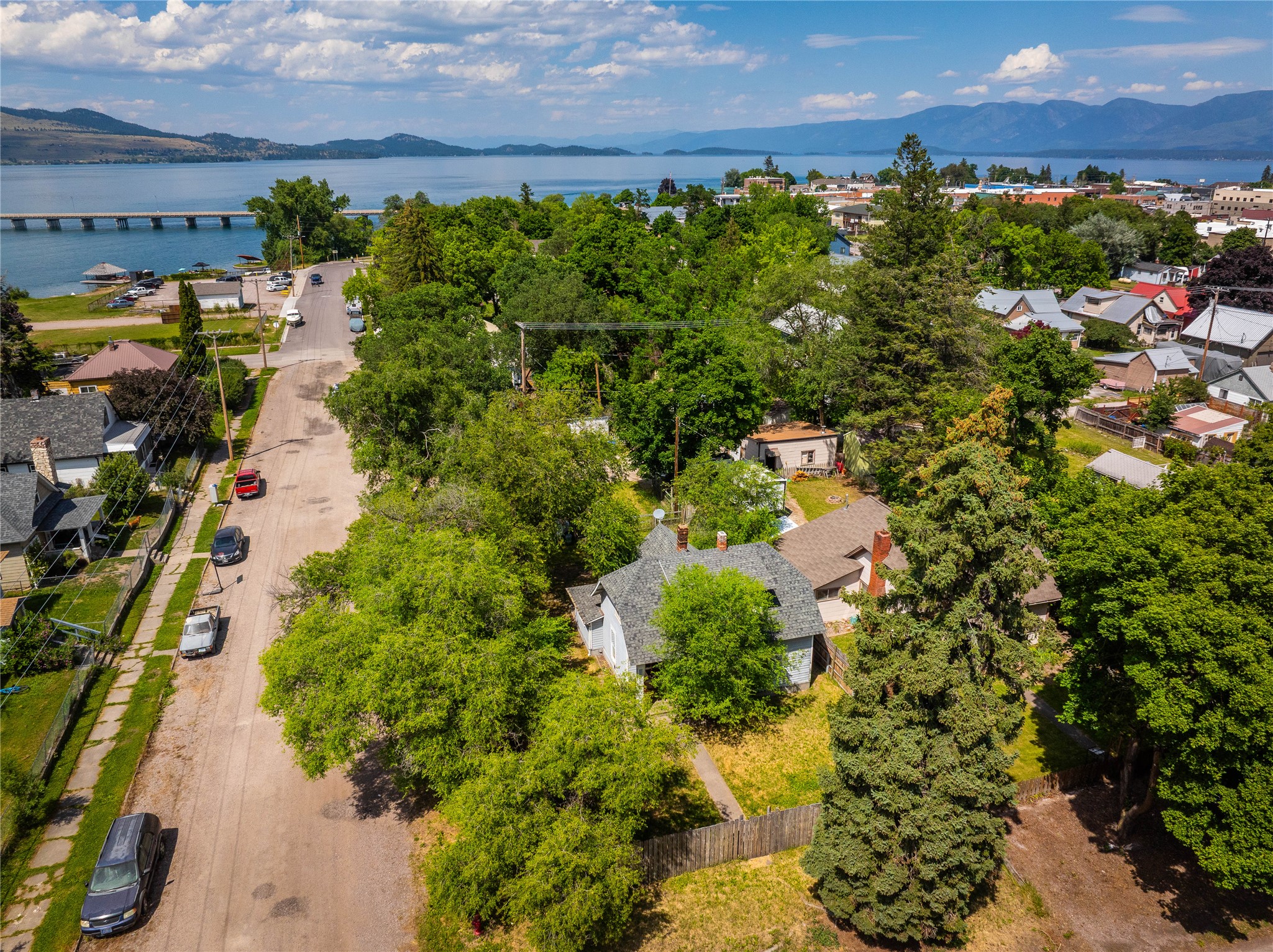 116 6th Avenue W