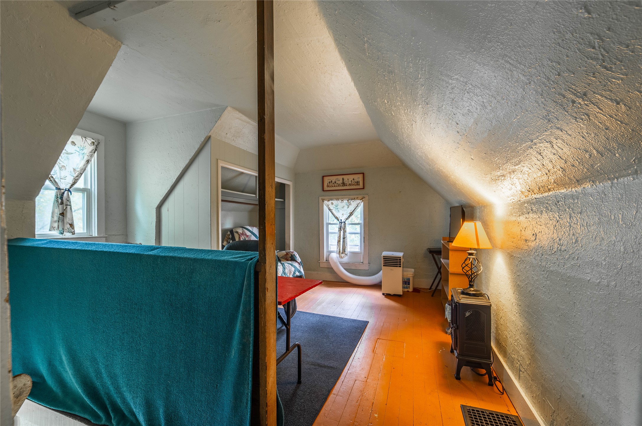 116 6th Avenue W