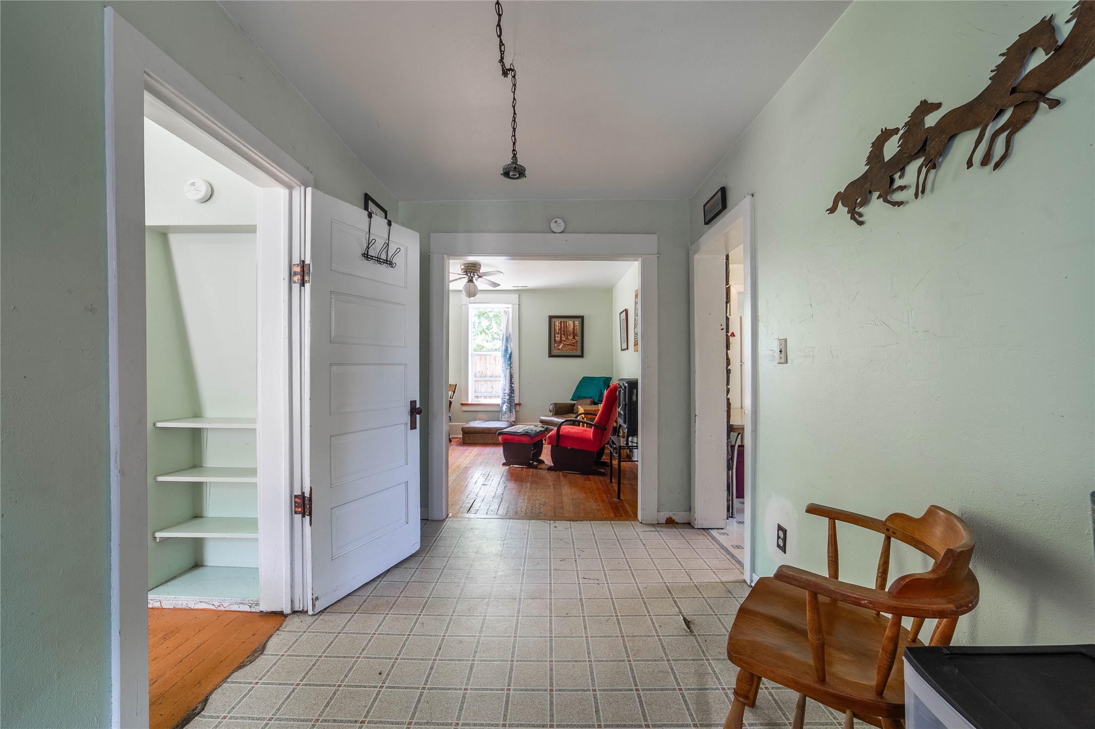 116 6th Avenue W
