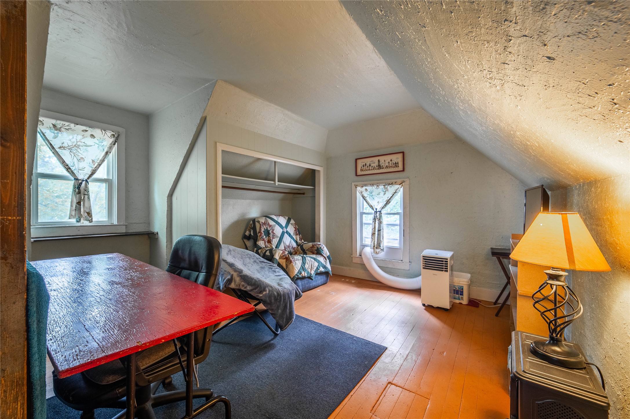 116 6th Avenue W