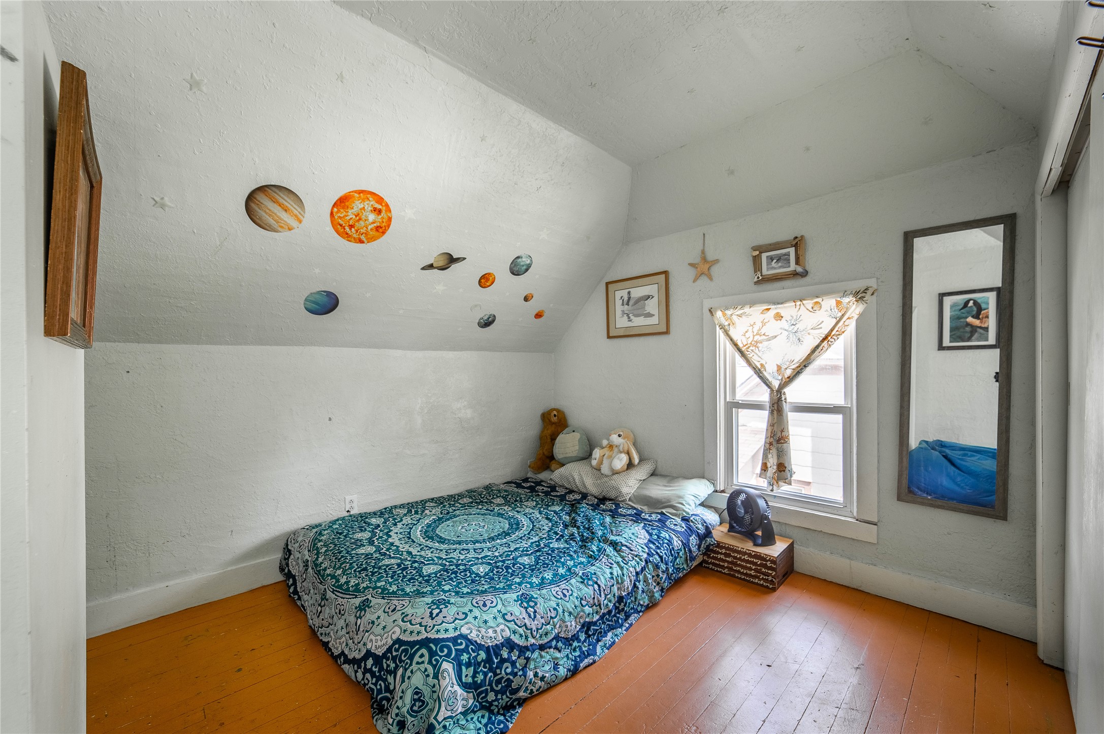 116 6th Avenue W