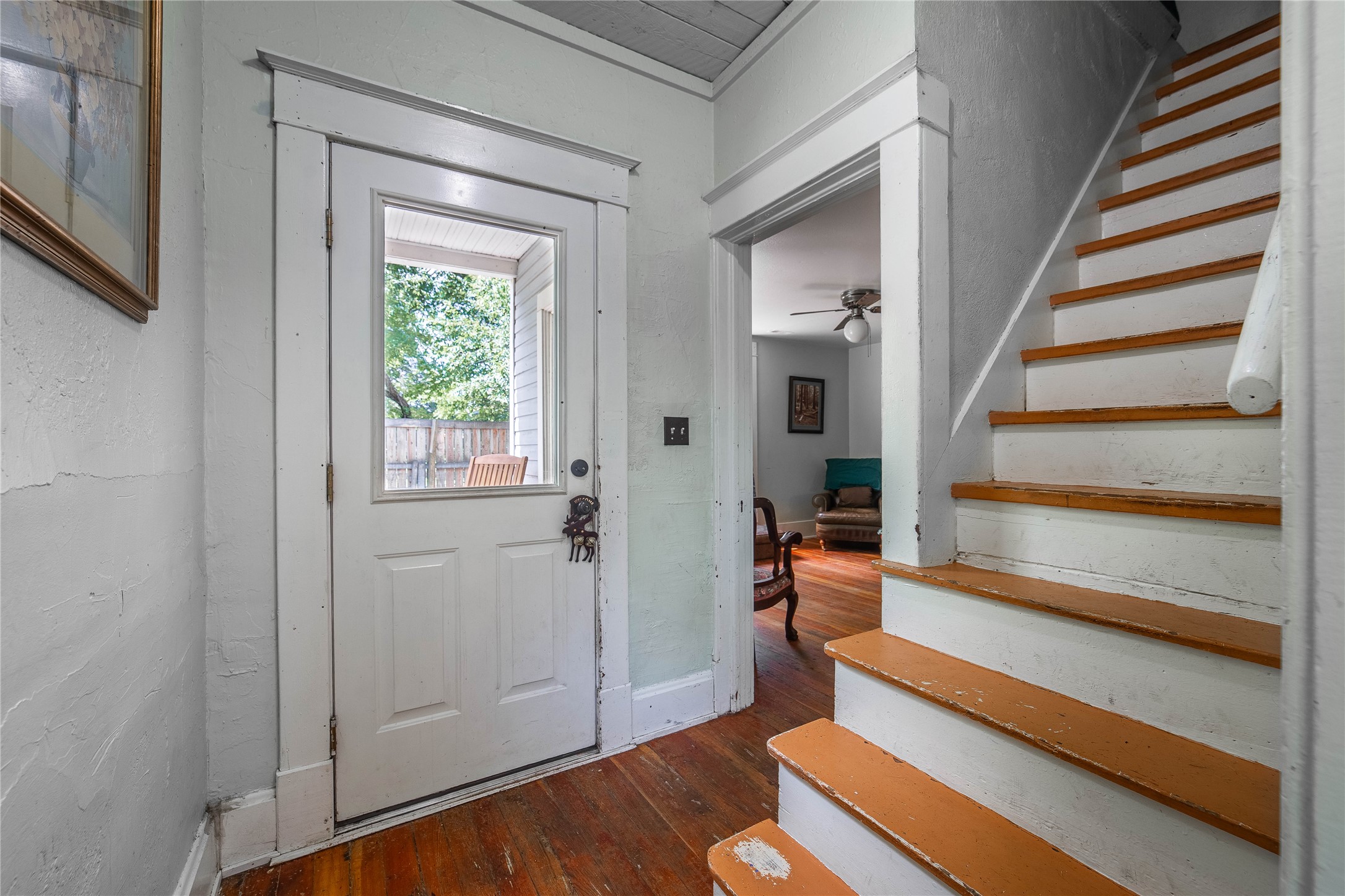116 6th Avenue W