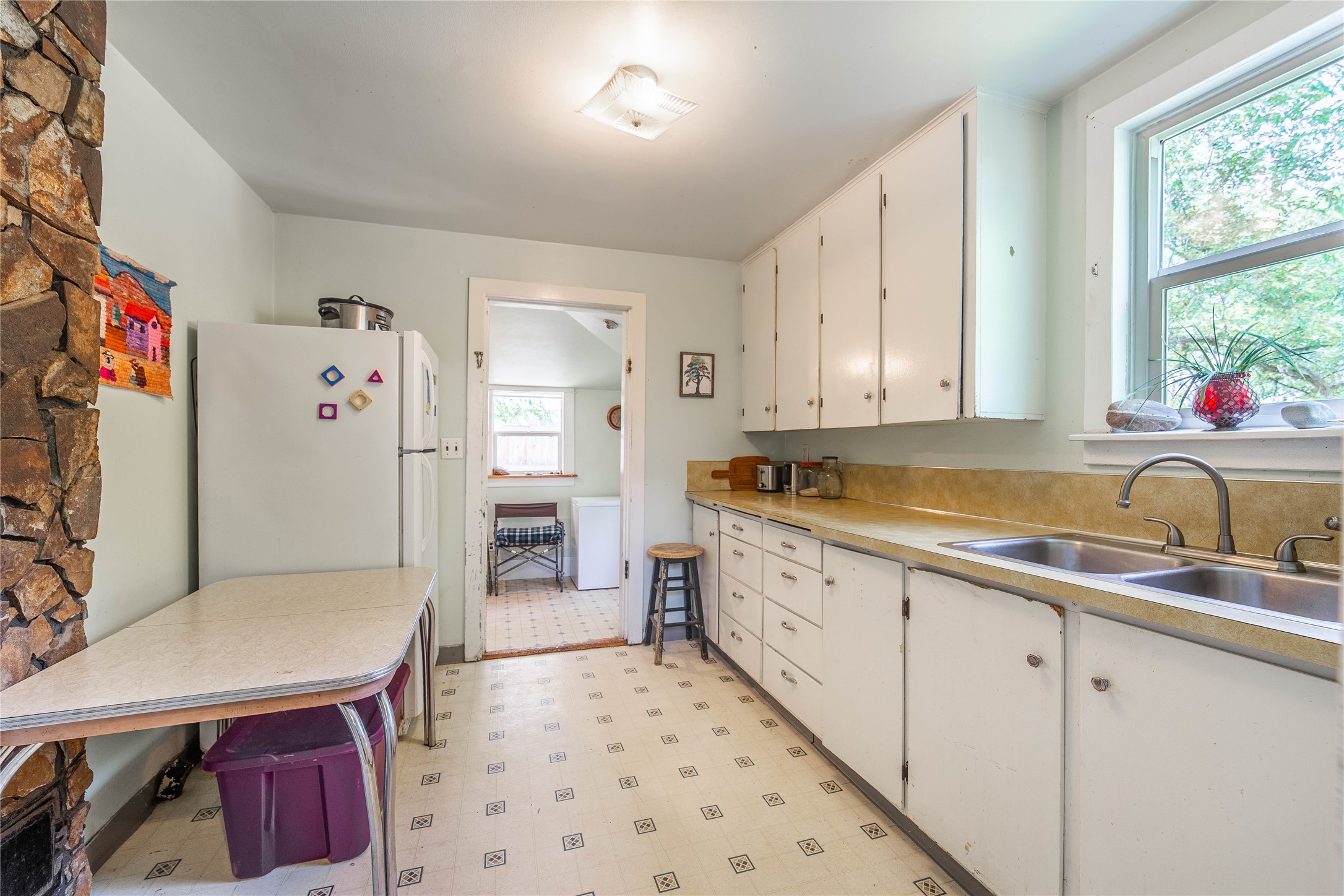116 6th Avenue W
