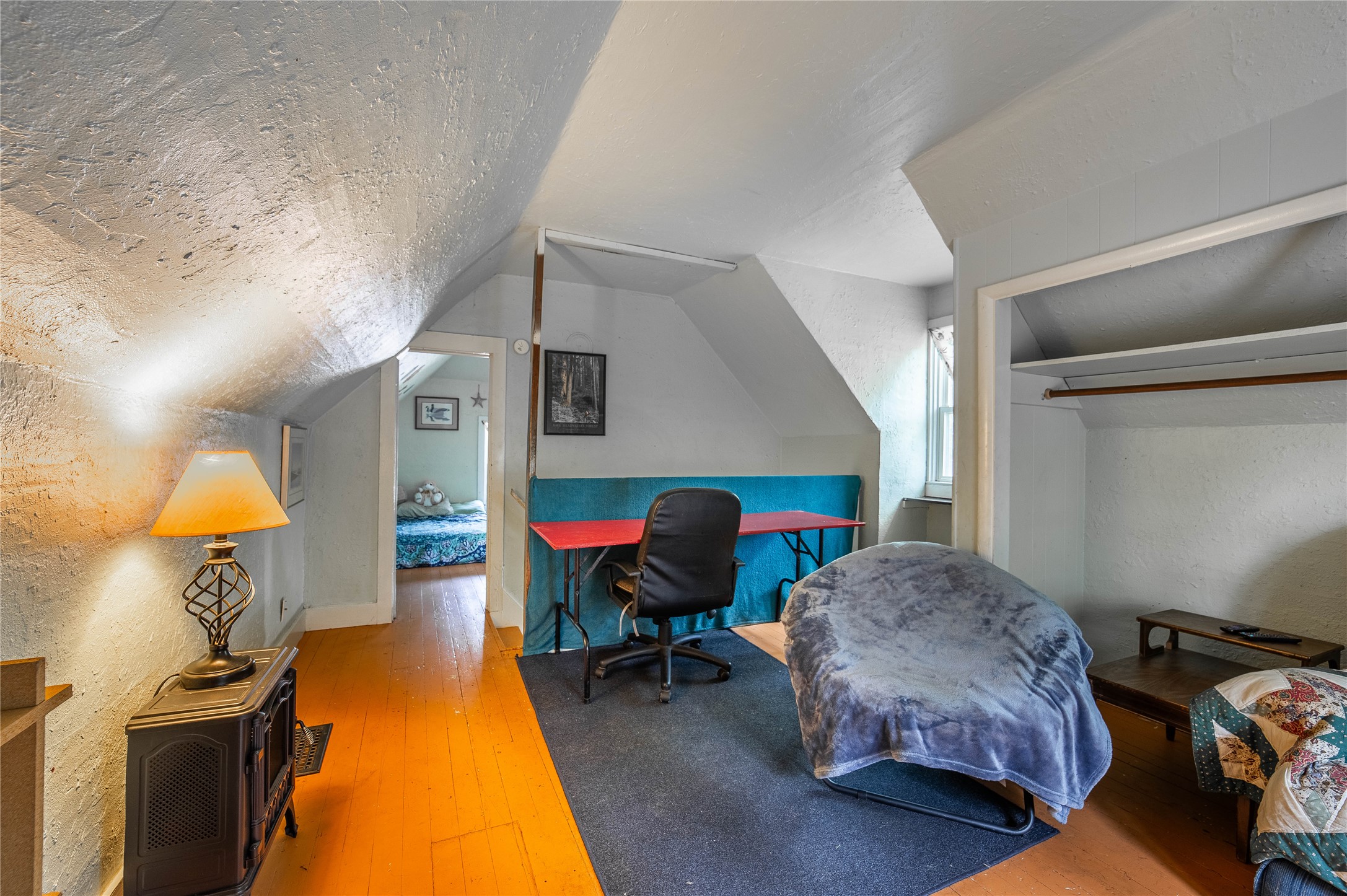 116 6th Avenue W