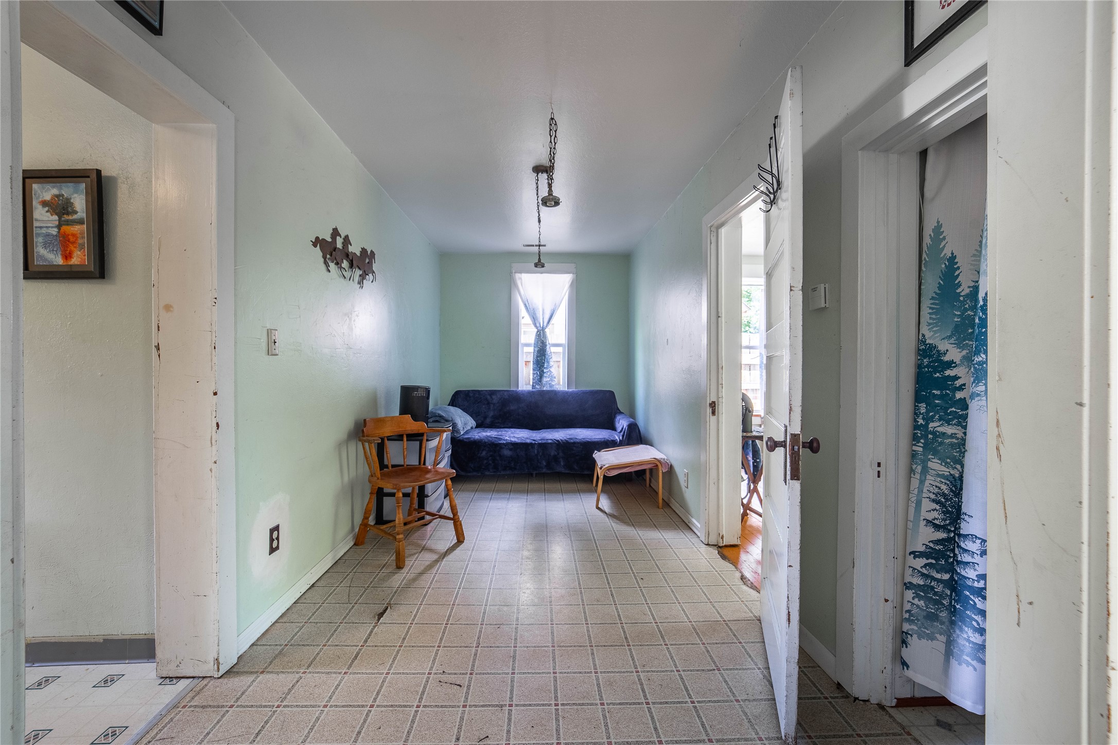 116 6th Avenue W