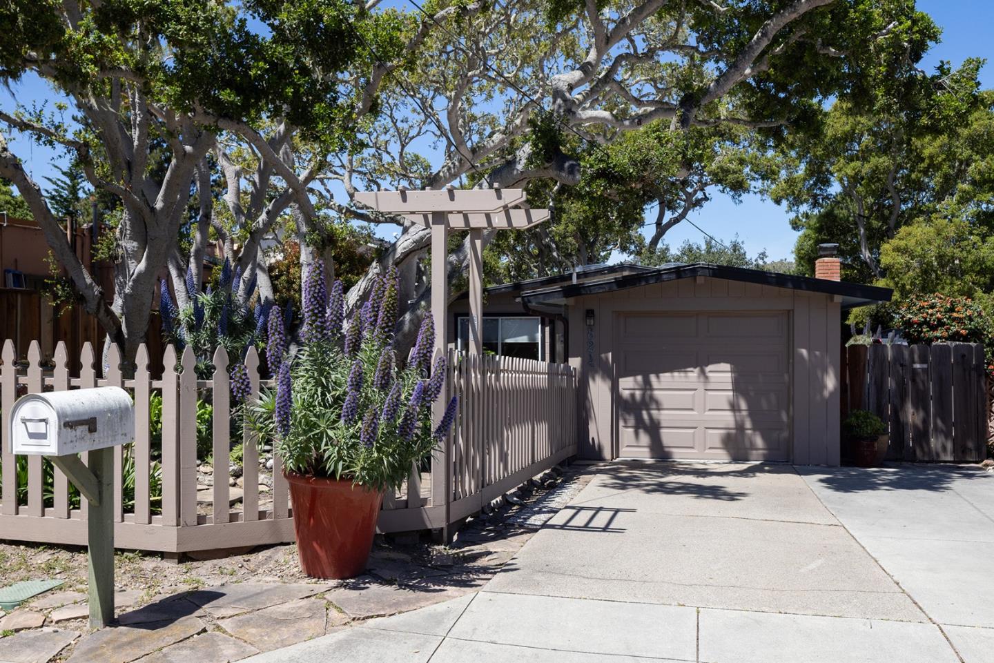 824 2nd ST