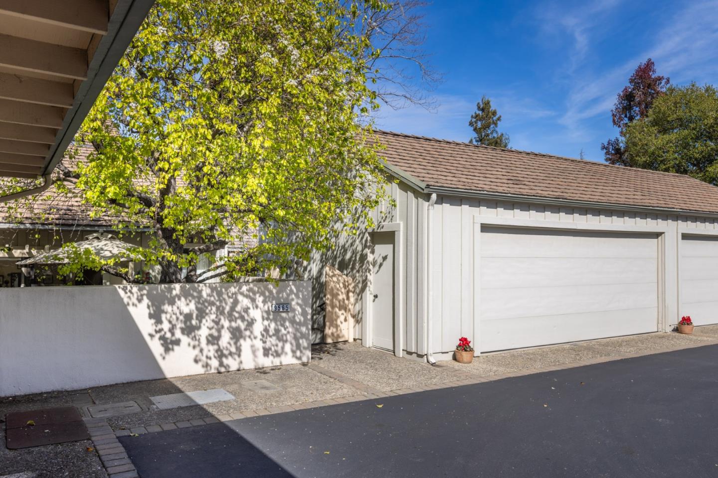 9565 Oak CT