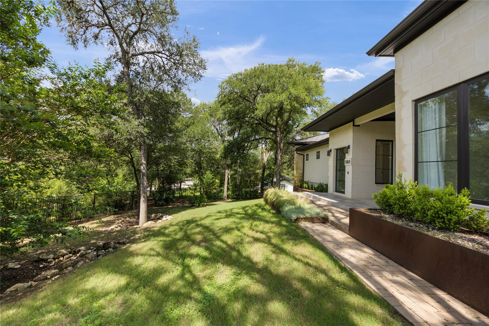 5103 ROLLINGWOOD DR