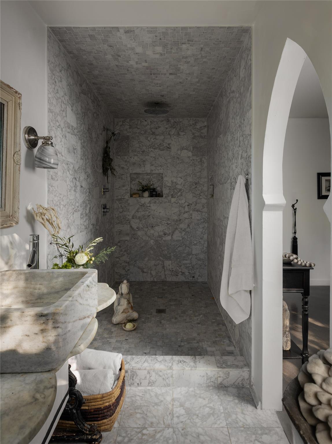 5205 Creekline DR, Austin