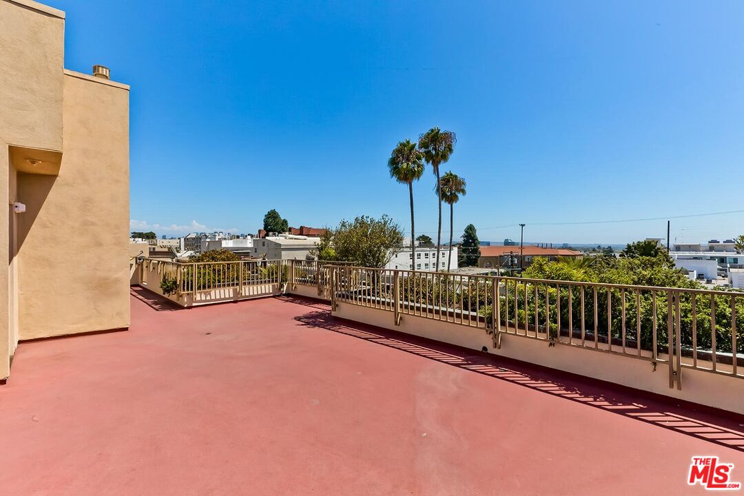 1241 S Westgate Ave Unit: 203