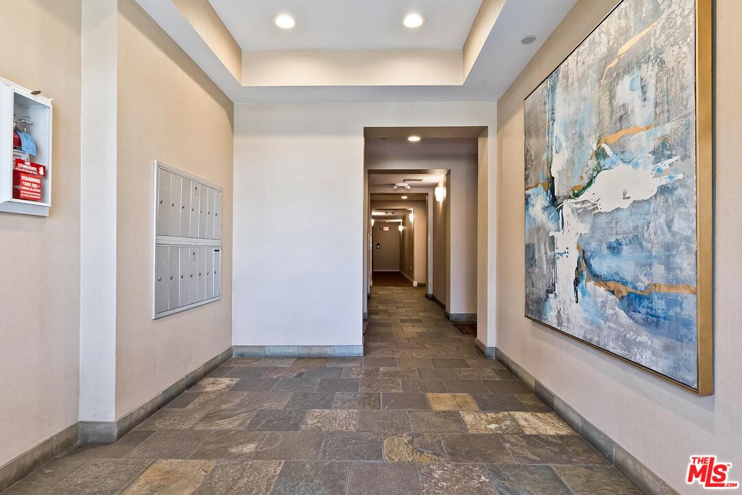 1241 S Westgate Ave Unit: 203