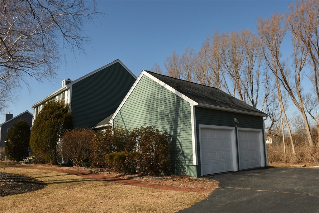 10 Pheasant Run Drive