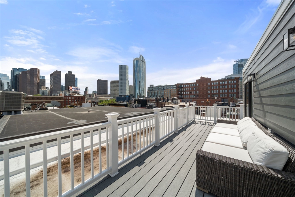 51 North Margin St Unit: uph4