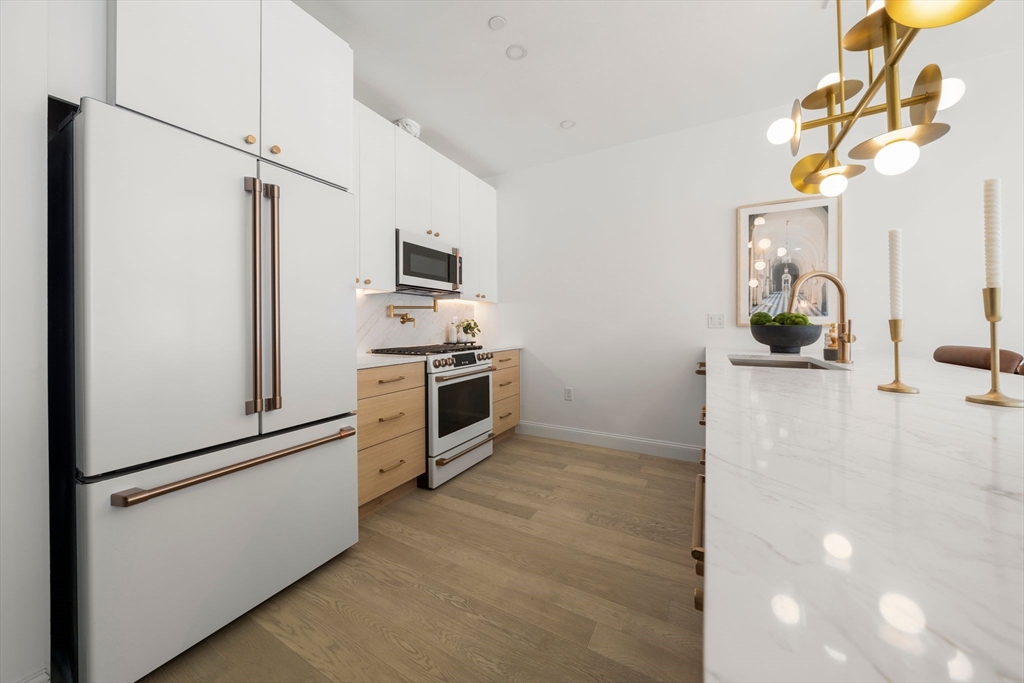 51 North Margin St Unit: uph4