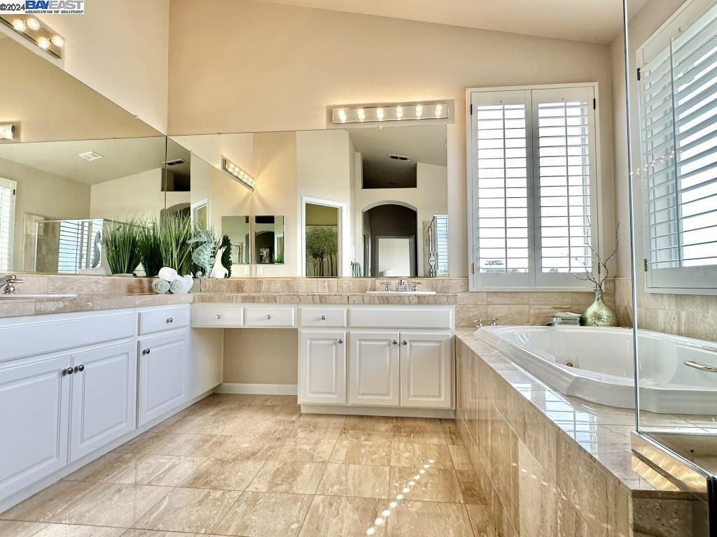 5192 Silver Birch Dr