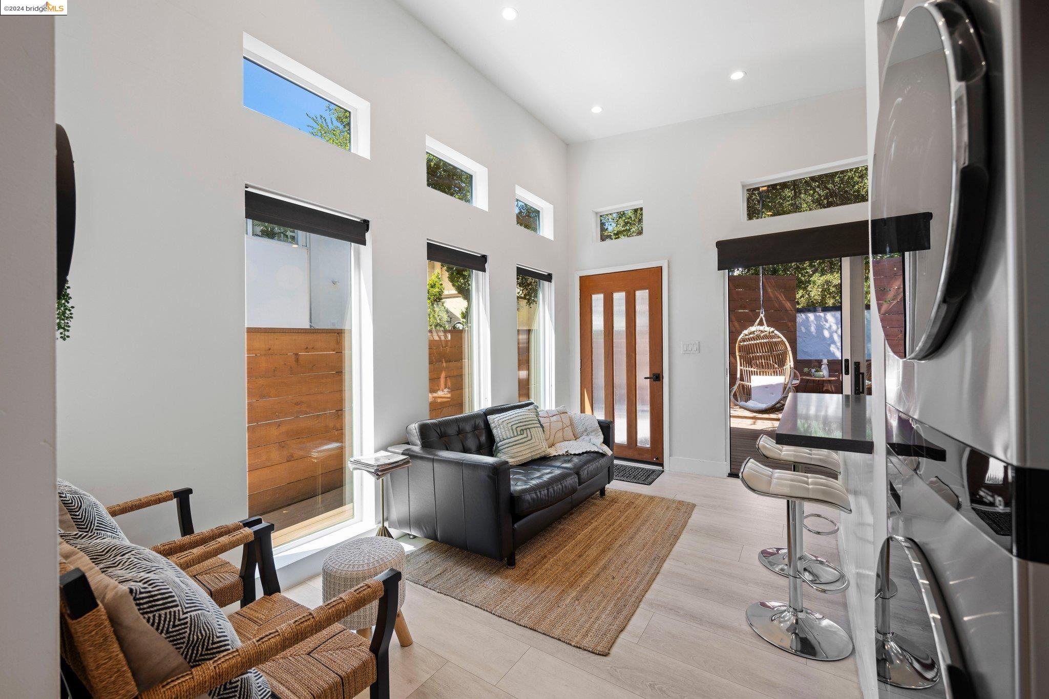 174 Santa Clara