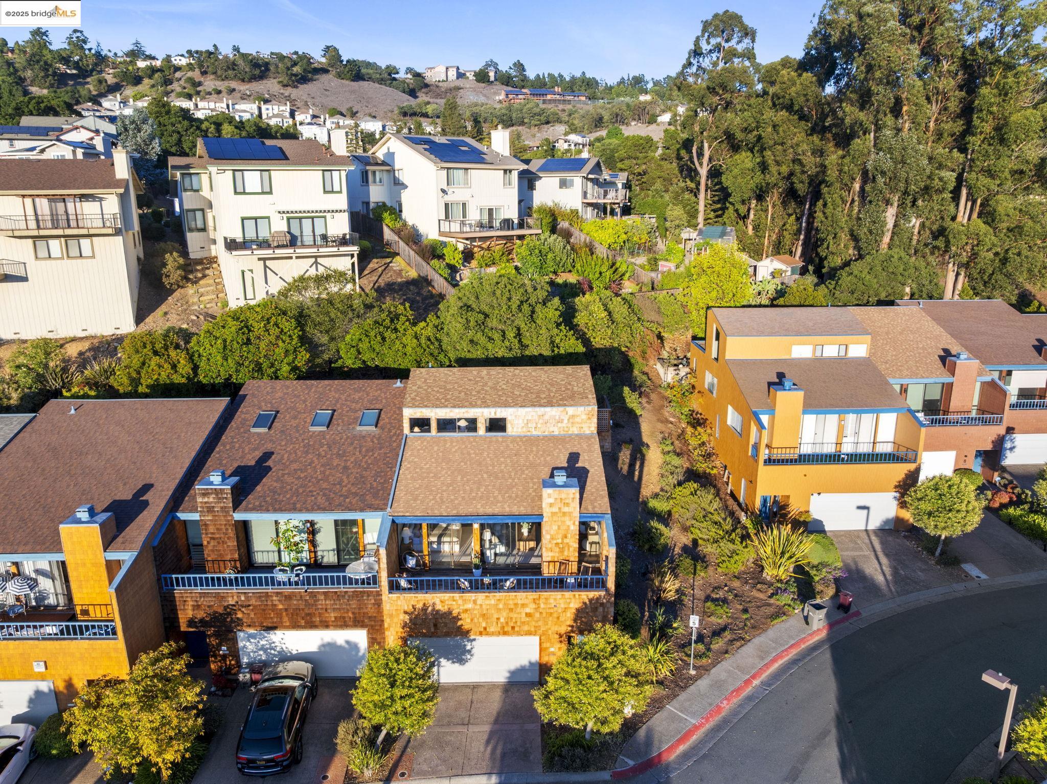 12 Sereno Cir, Oakland