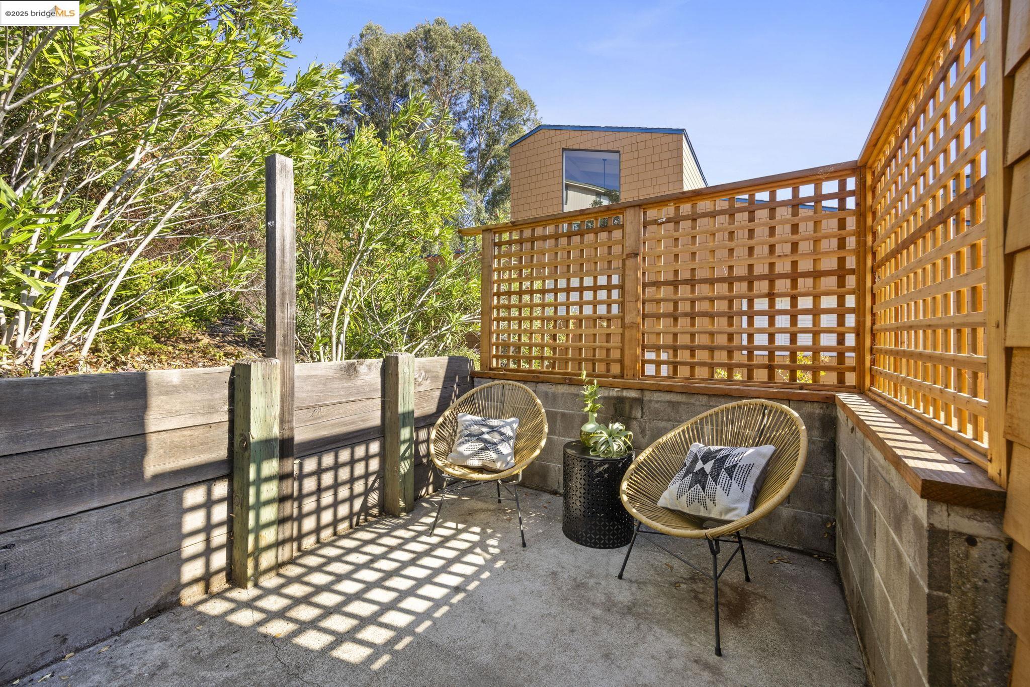 12 Sereno Cir, Oakland