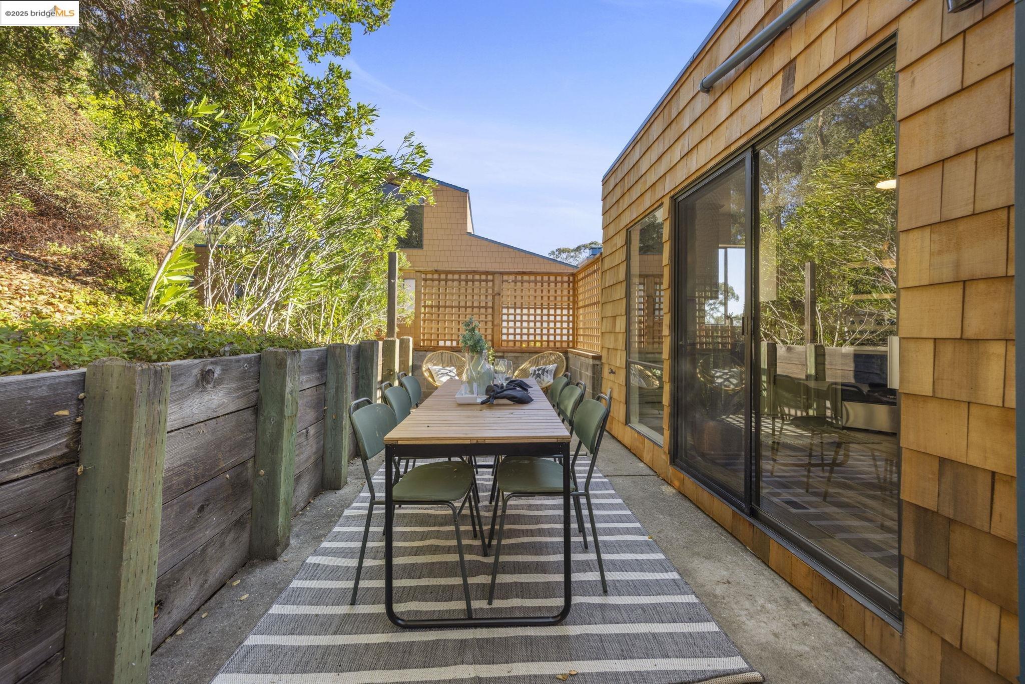 12 Sereno Cir, Oakland