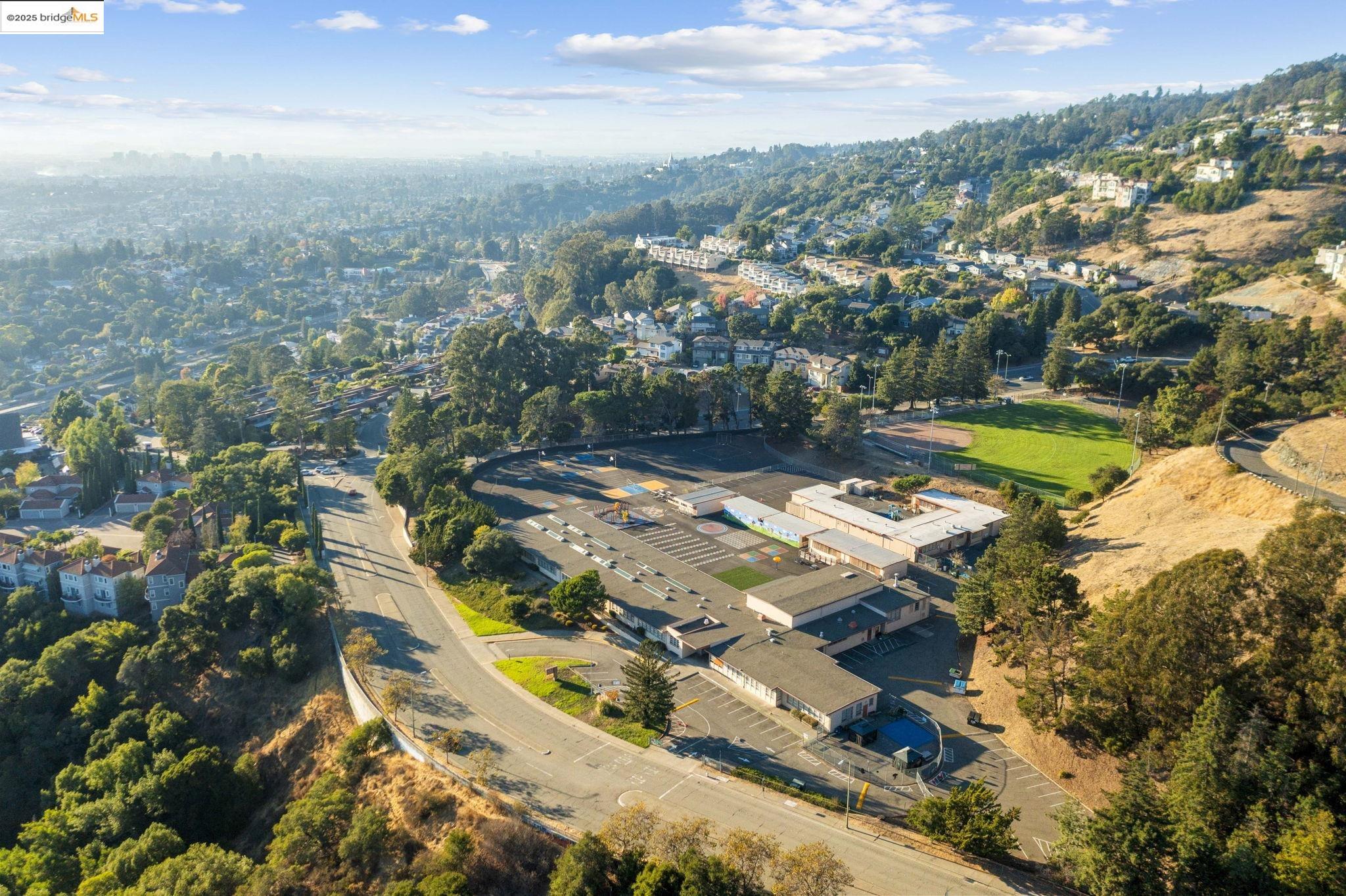 12 Sereno Cir, Oakland