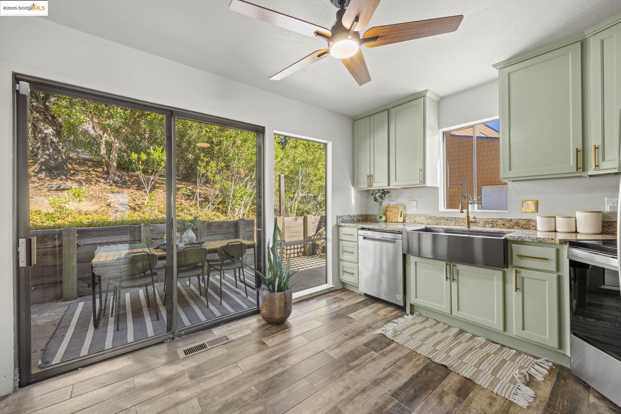 12 Sereno Cir, Oakland