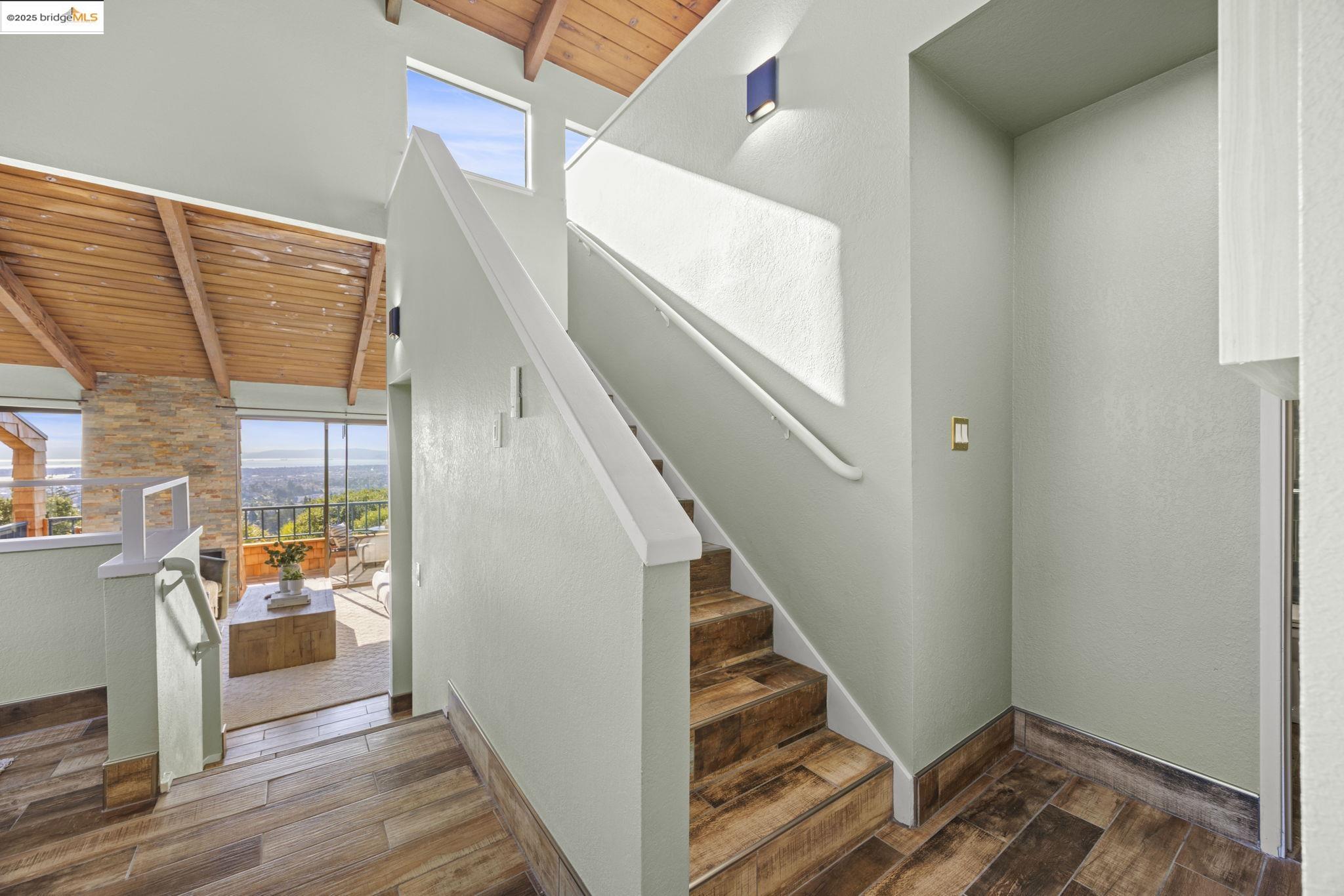 12 Sereno Cir, Oakland