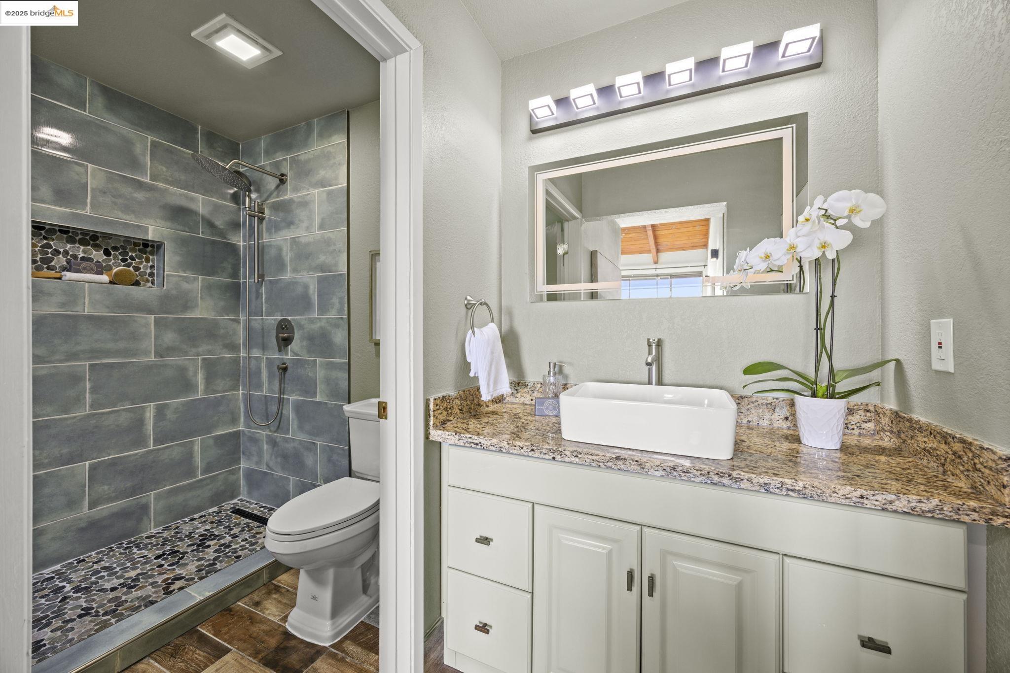 12 Sereno Cir, Oakland