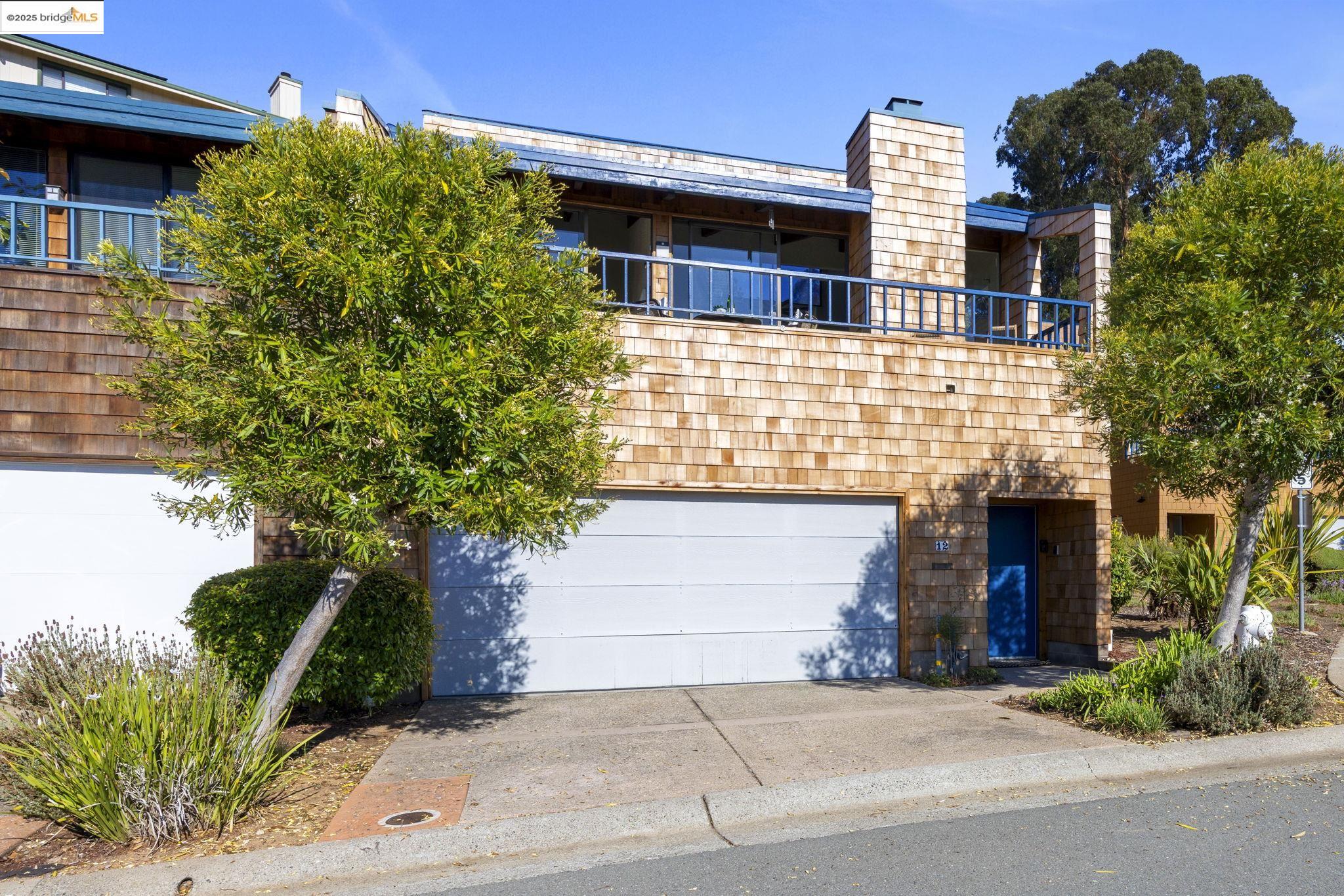 12 Sereno Cir, Oakland