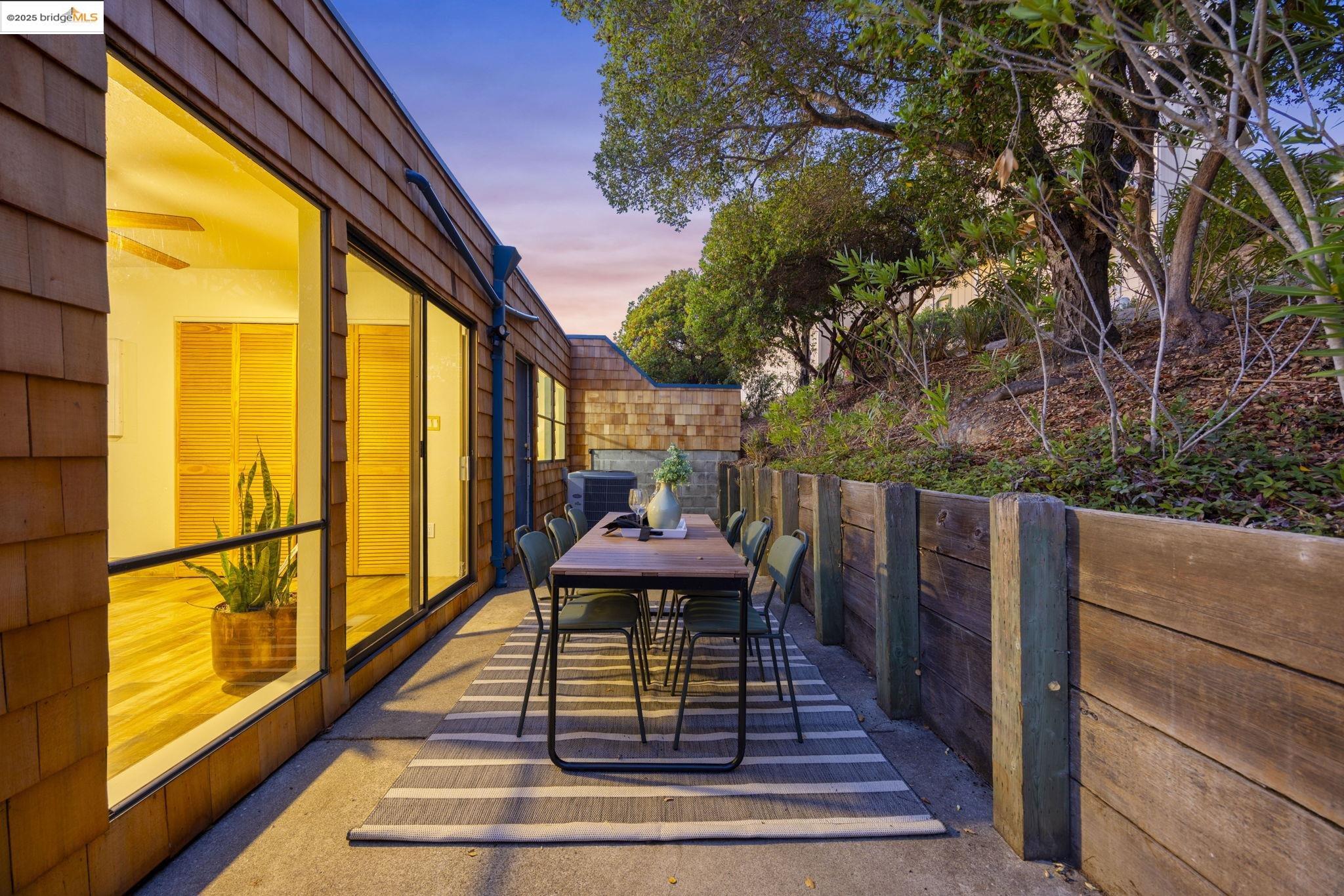 12 Sereno Cir, Oakland