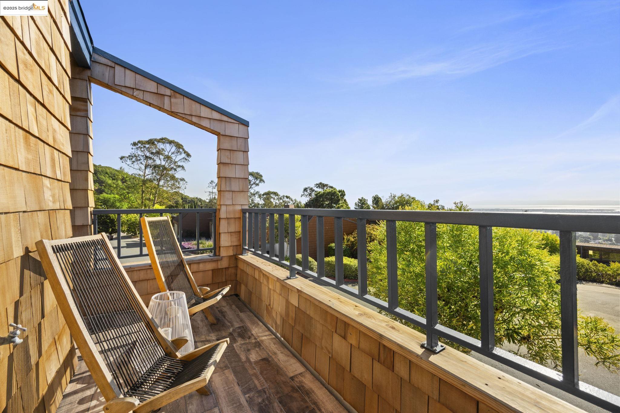 12 Sereno Cir, Oakland