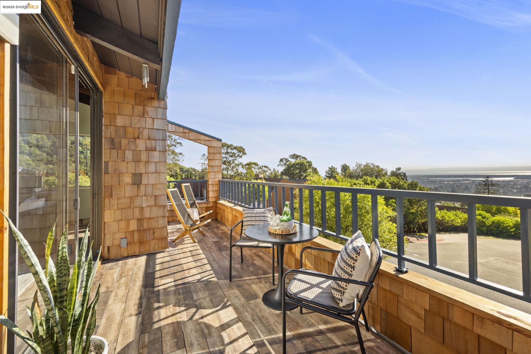 12 Sereno Cir, Oakland