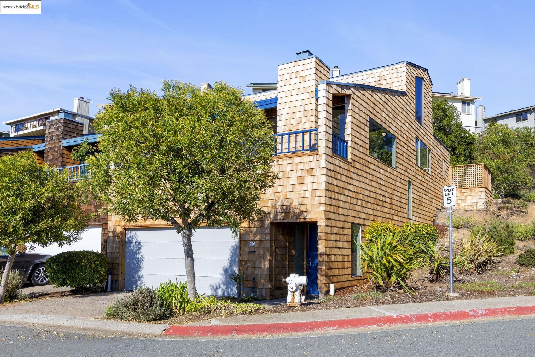 12 Sereno Cir, Oakland