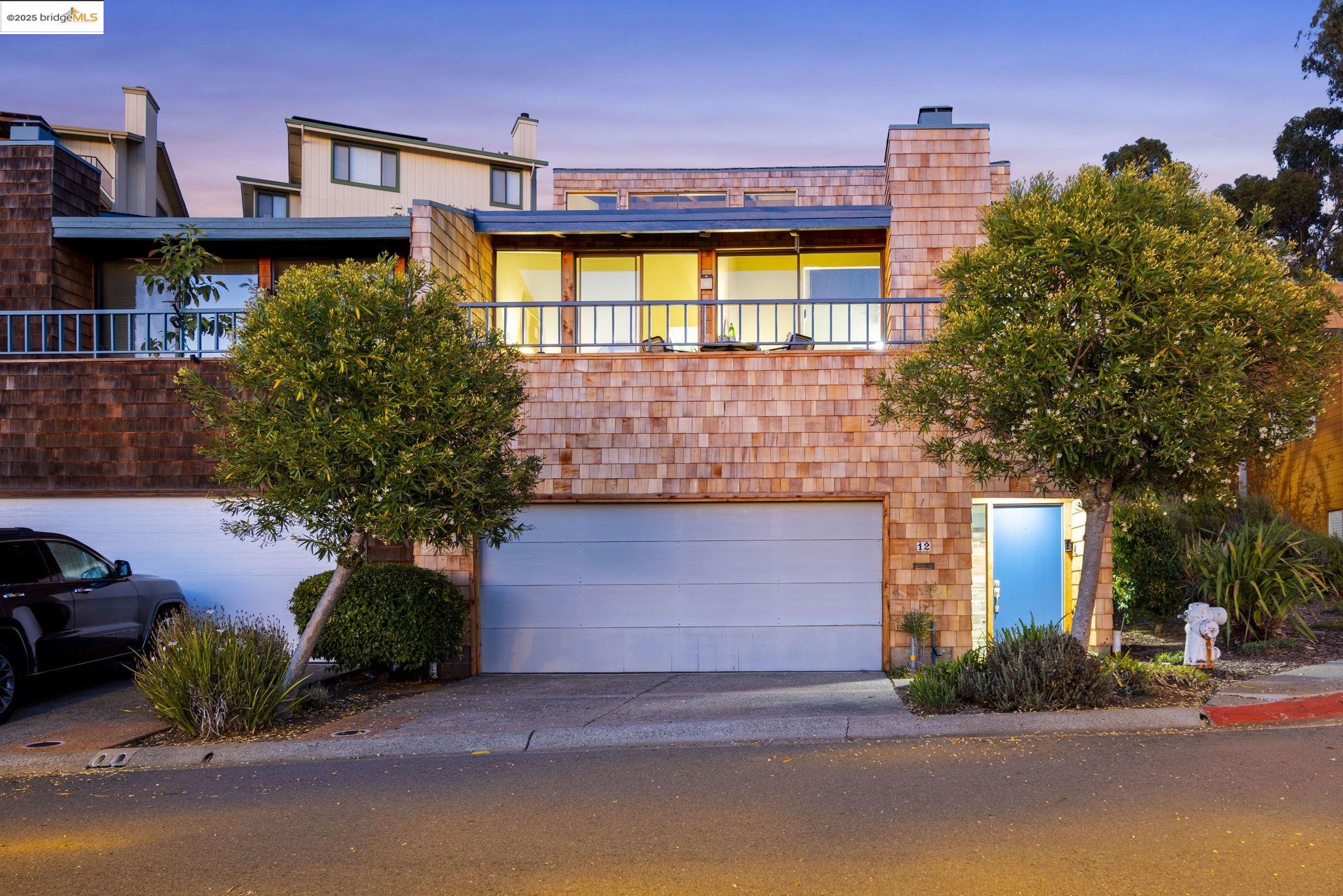 12 Sereno Cir, Oakland