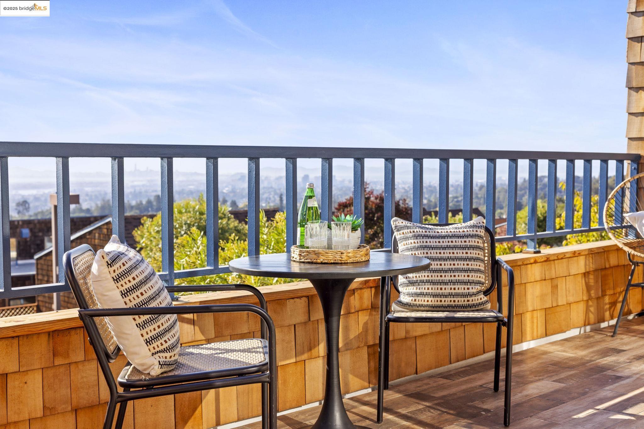 12 Sereno Cir, Oakland