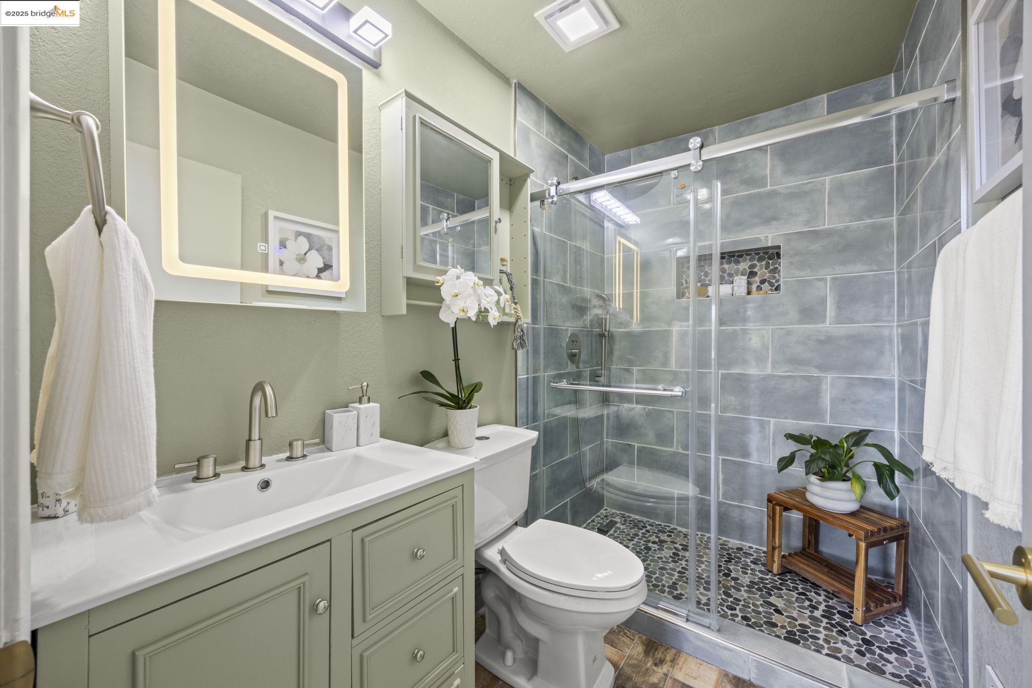 12 Sereno Cir, Oakland