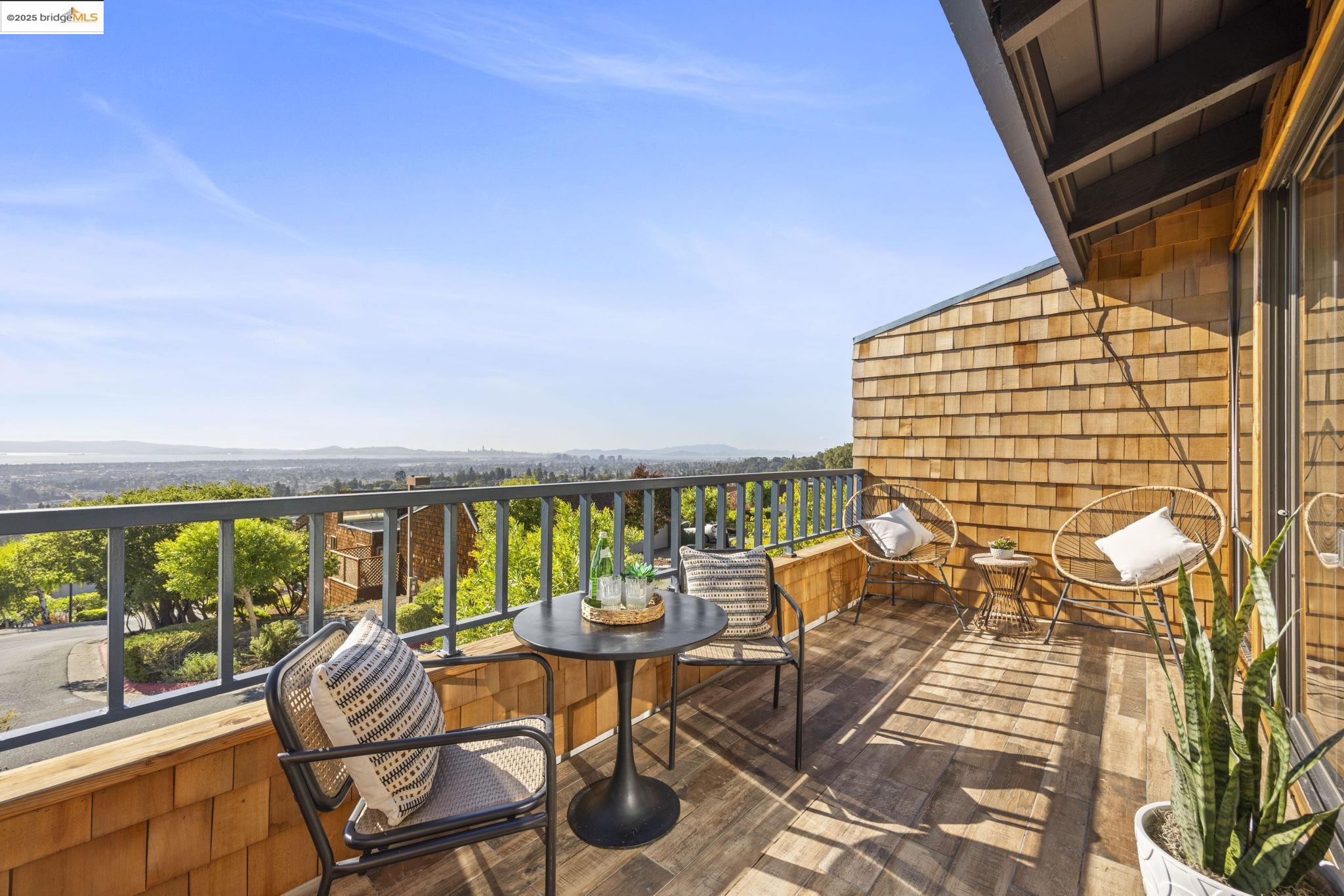 12 Sereno Cir, Oakland