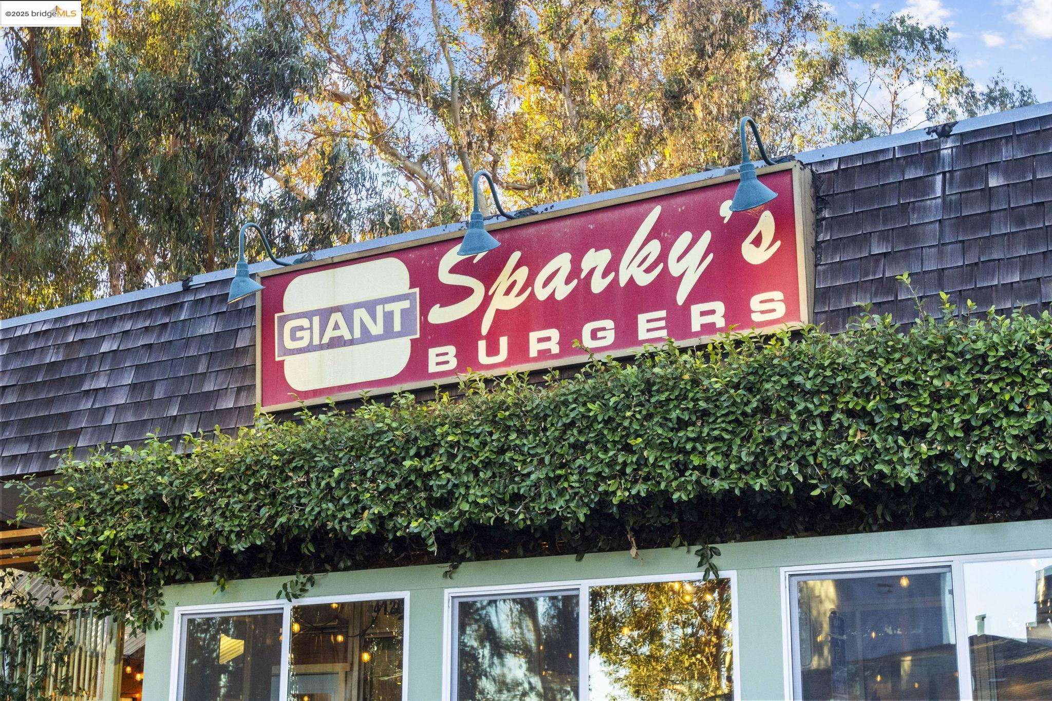 12 Sereno Cir, Oakland