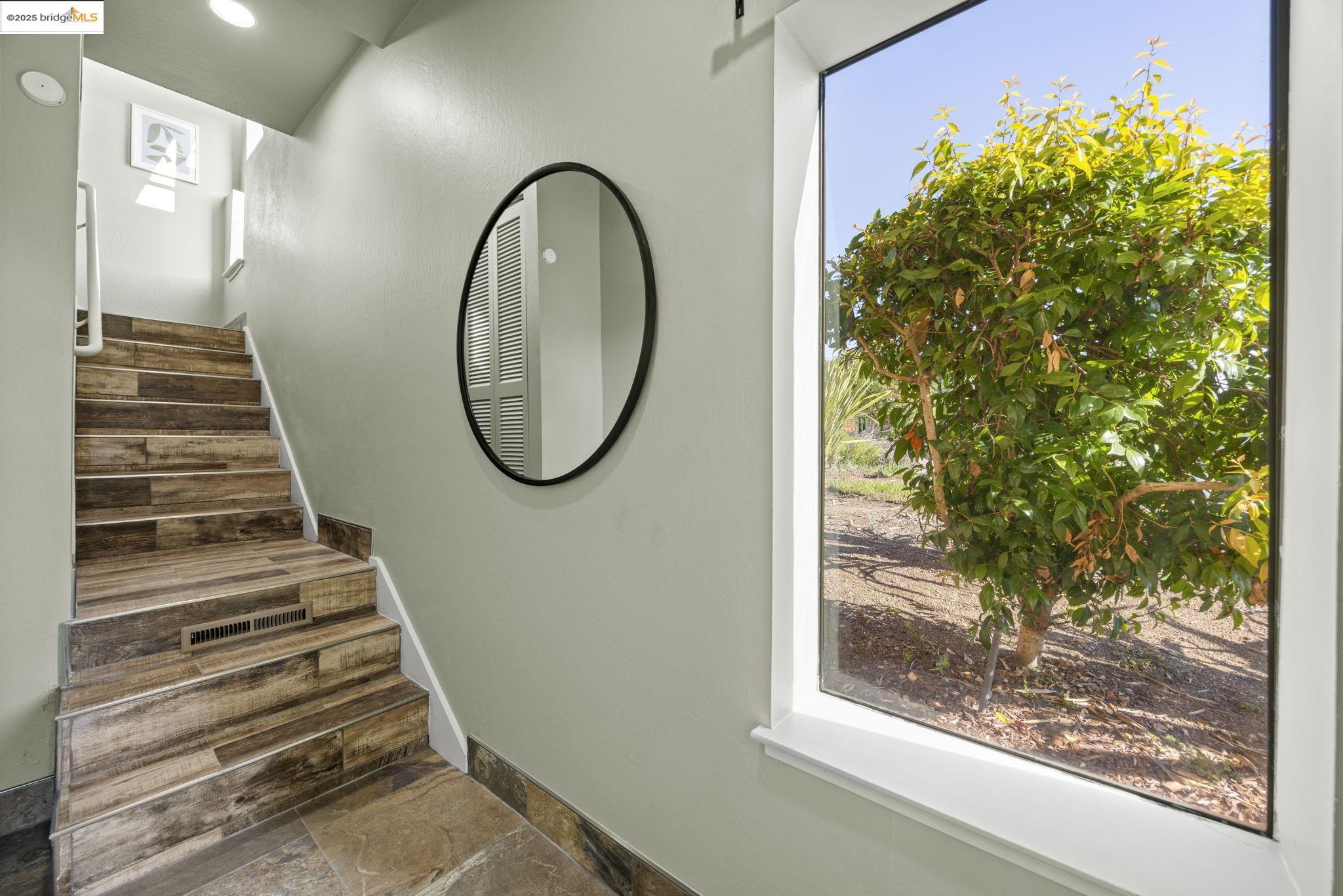 12 Sereno Cir, Oakland